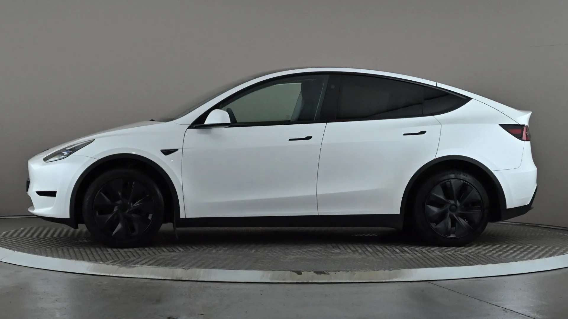 A 2024 TESLA MODEL Y Long Range RWD Auto A 2024 TESLA MODEL Y Long Range RWD Auto