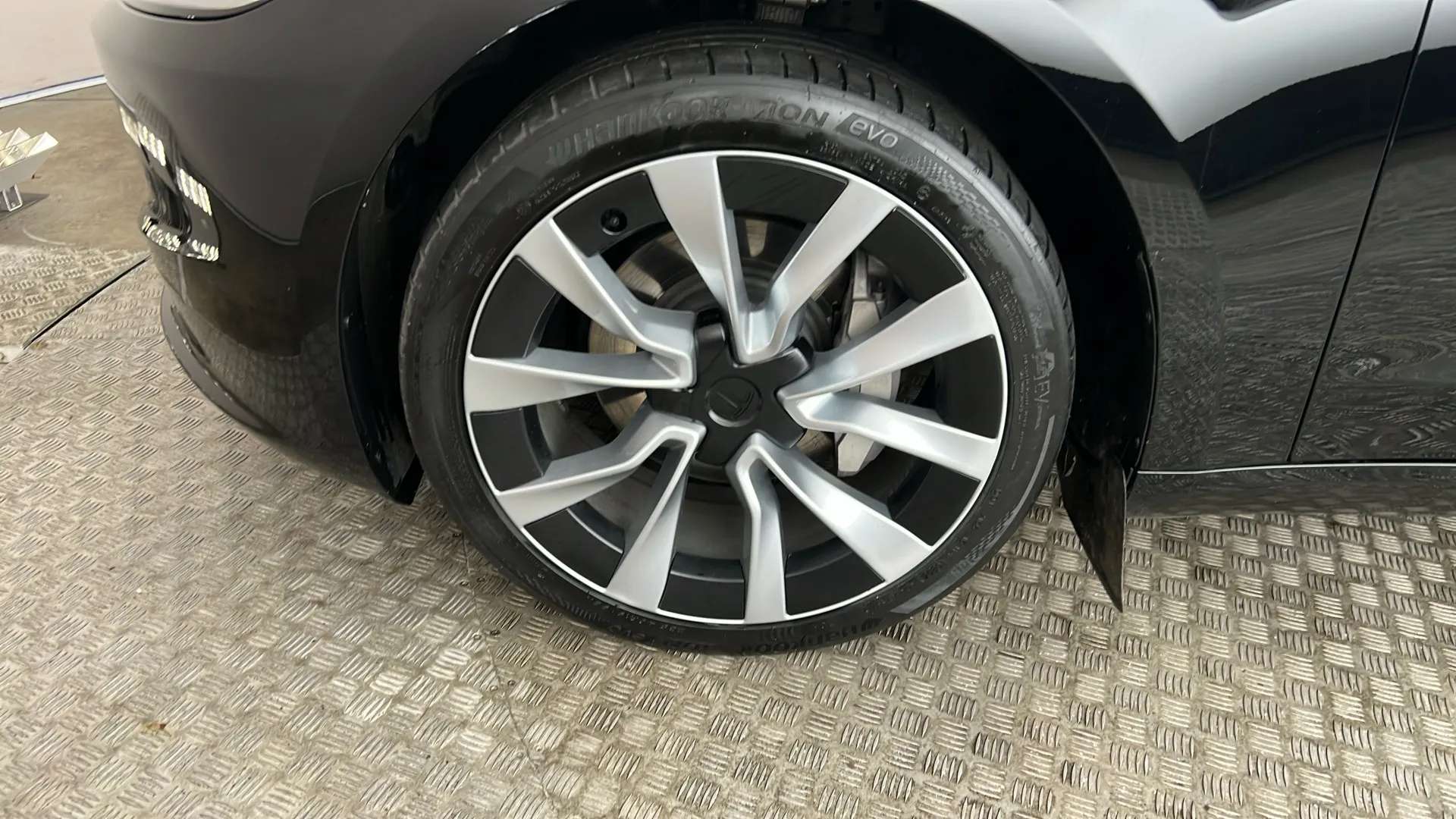 2025 TESLA MODEL 3 2025 TESLA MODEL 3