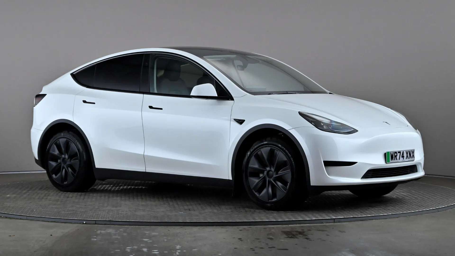 A 2024 TESLA MODEL Y Long Range RWD Auto A 2024 TESLA MODEL Y Long Range RWD Auto