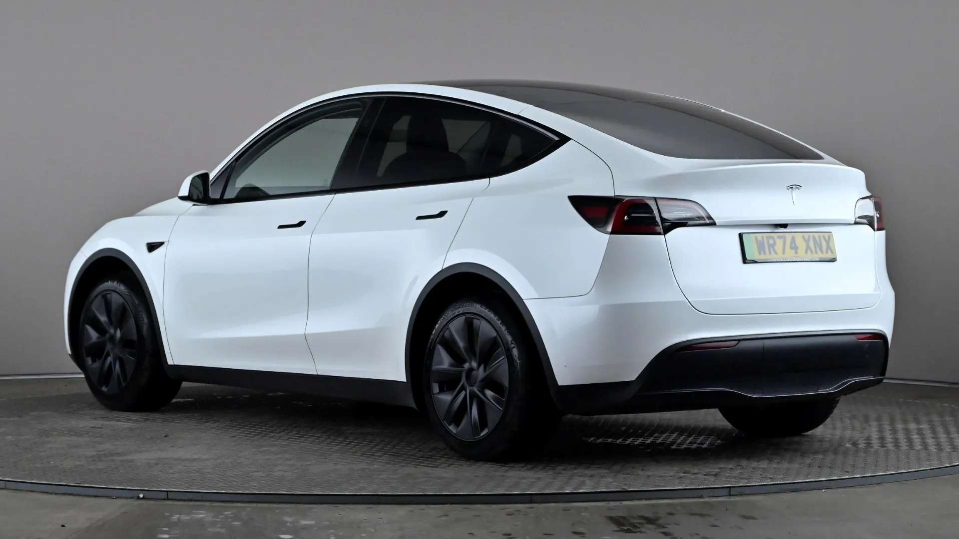 A 2024 TESLA MODEL Y Long Range RWD Auto A 2024 TESLA MODEL Y Long Range RWD Auto