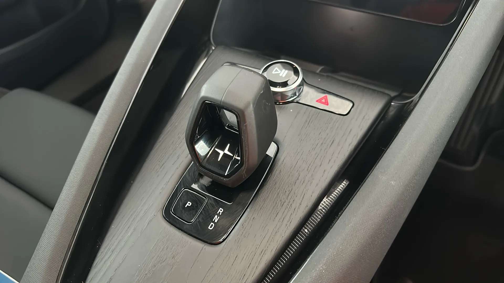 2025 POLESTAR 2 2025 POLESTAR 2