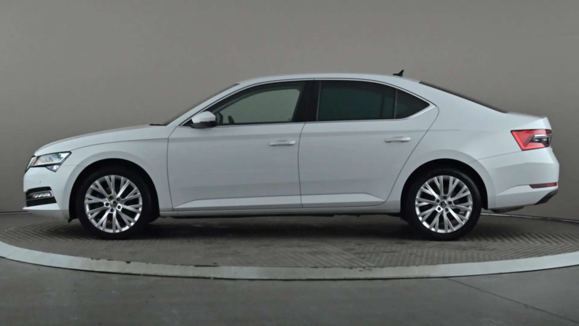 A 2023 SKODA SUPERB 1.5 TSI SE L A 2023 SKODA SUPERB 1.5 TSI SE L