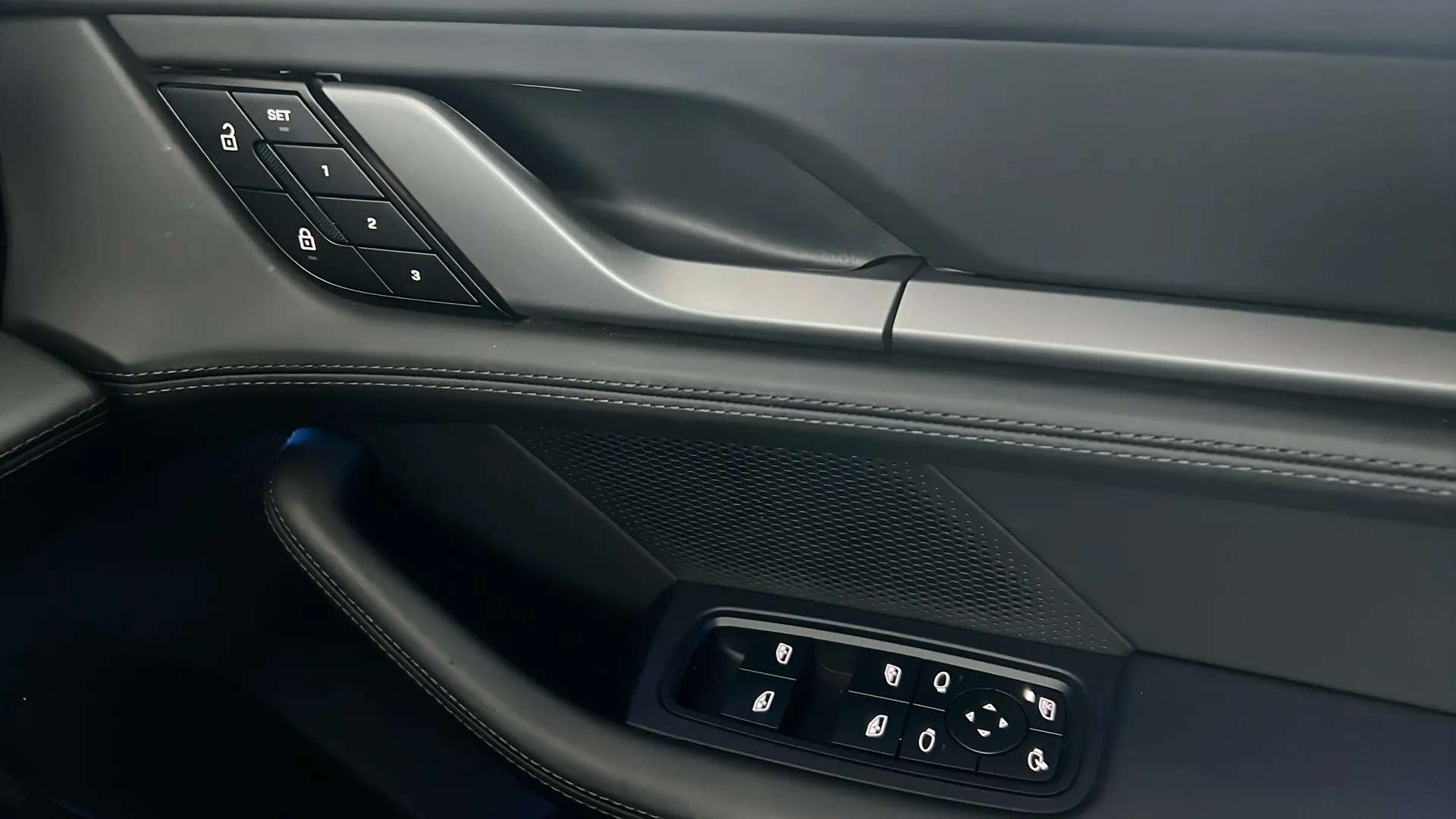 2023 PORSCHE TAYCAN 2023 PORSCHE TAYCAN