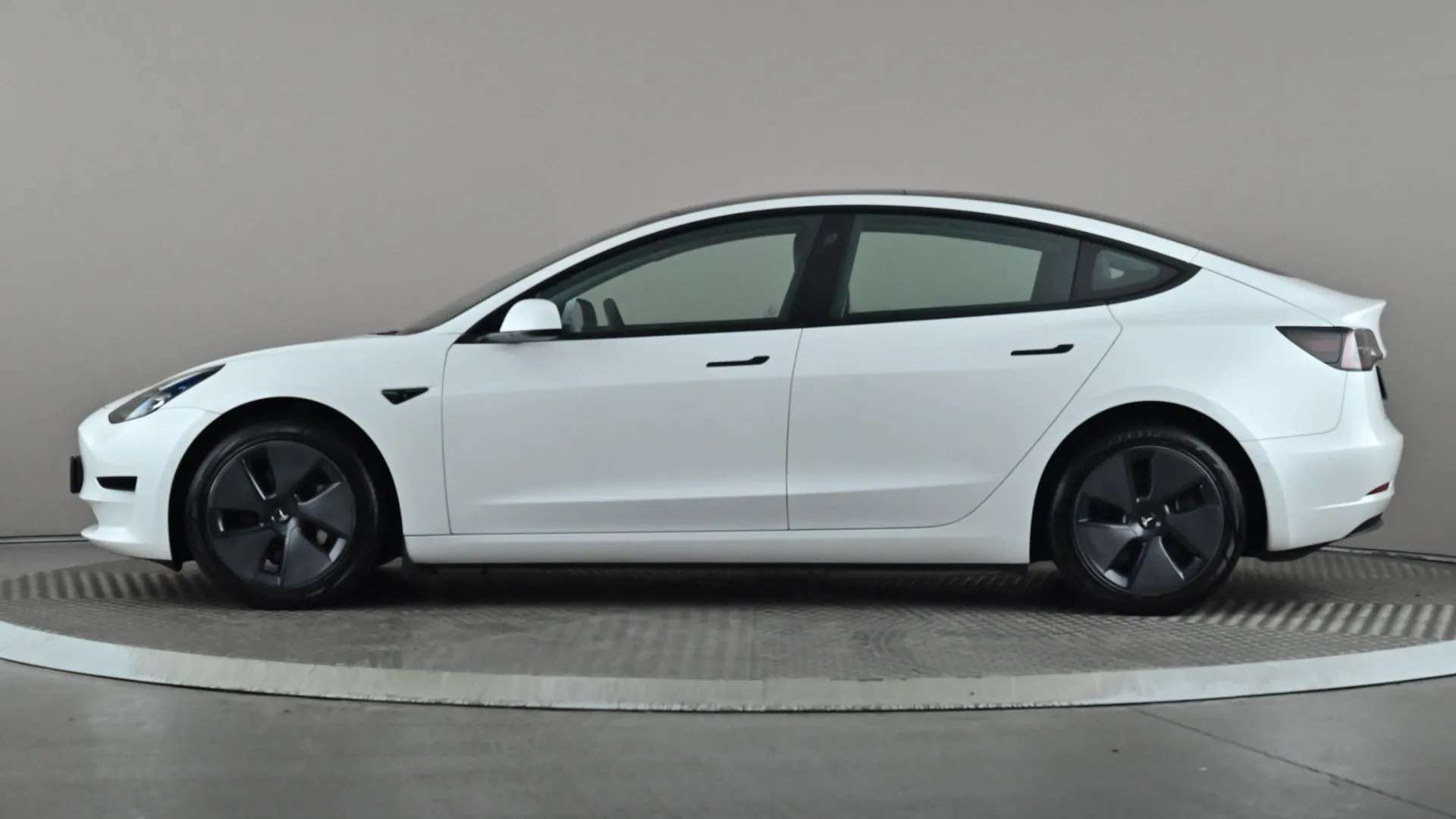 A 2021 TESLA MODEL 3 Standard Plus Auto A 2021 TESLA MODEL 3 Standard Plus Auto