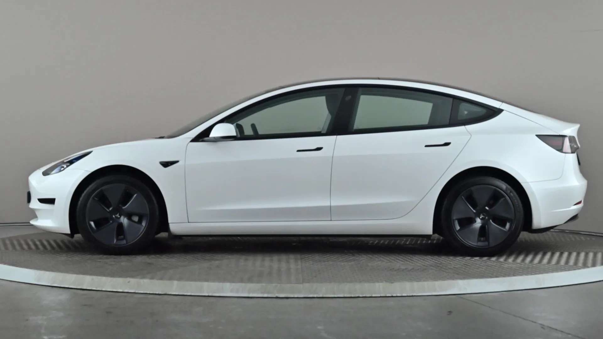 A 2021 TESLA MODEL 3 Standard Plus Auto A 2021 TESLA MODEL 3 Standard Plus Auto