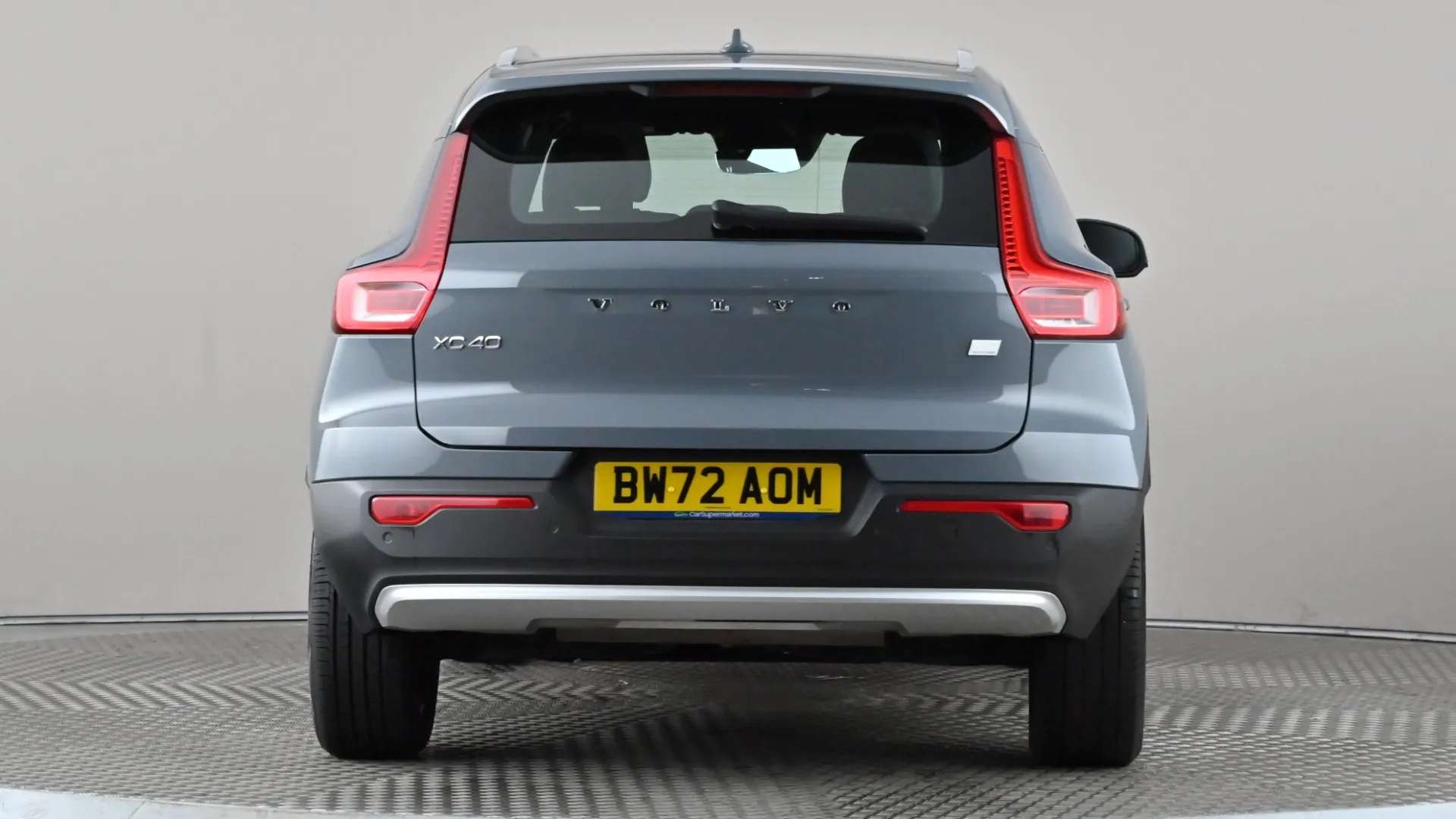 2023 VOLVO XC40 2023 VOLVO XC40
