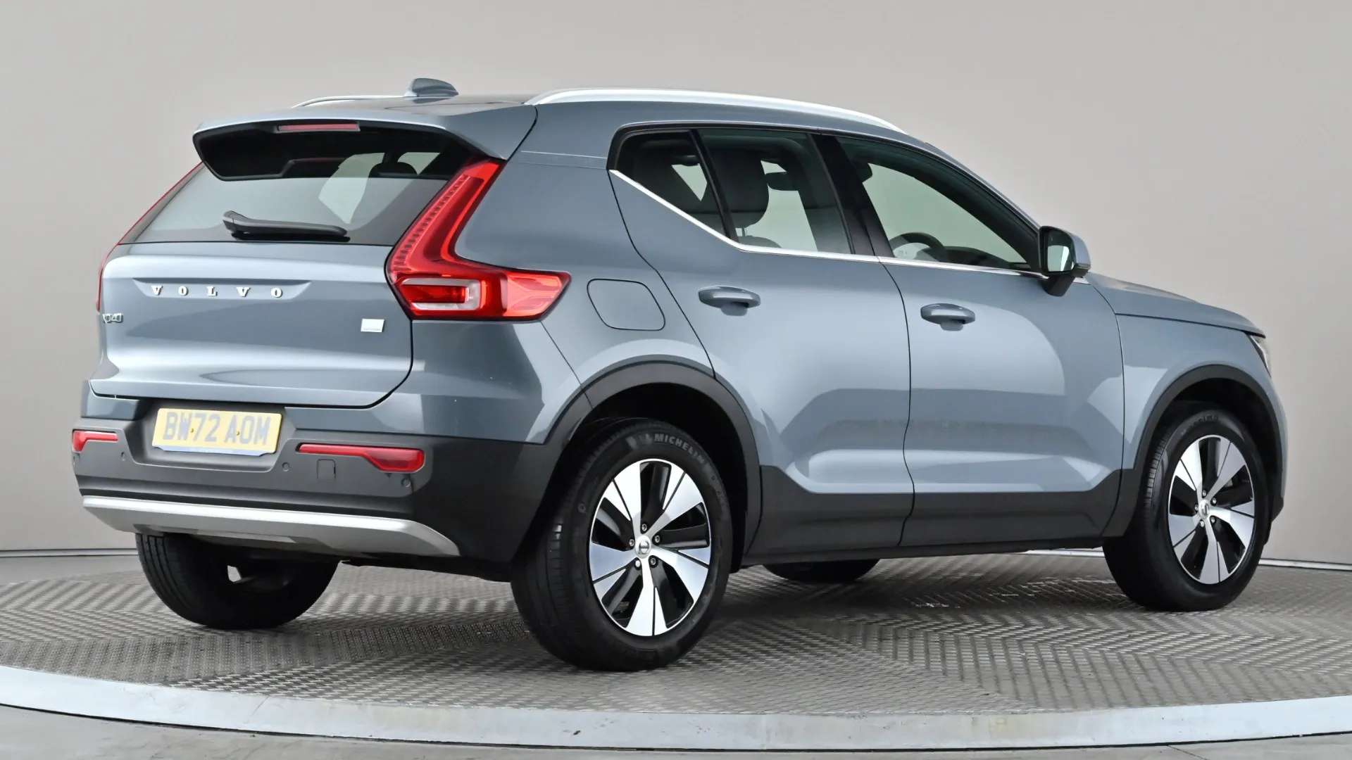 2023 VOLVO XC40 2023 VOLVO XC40