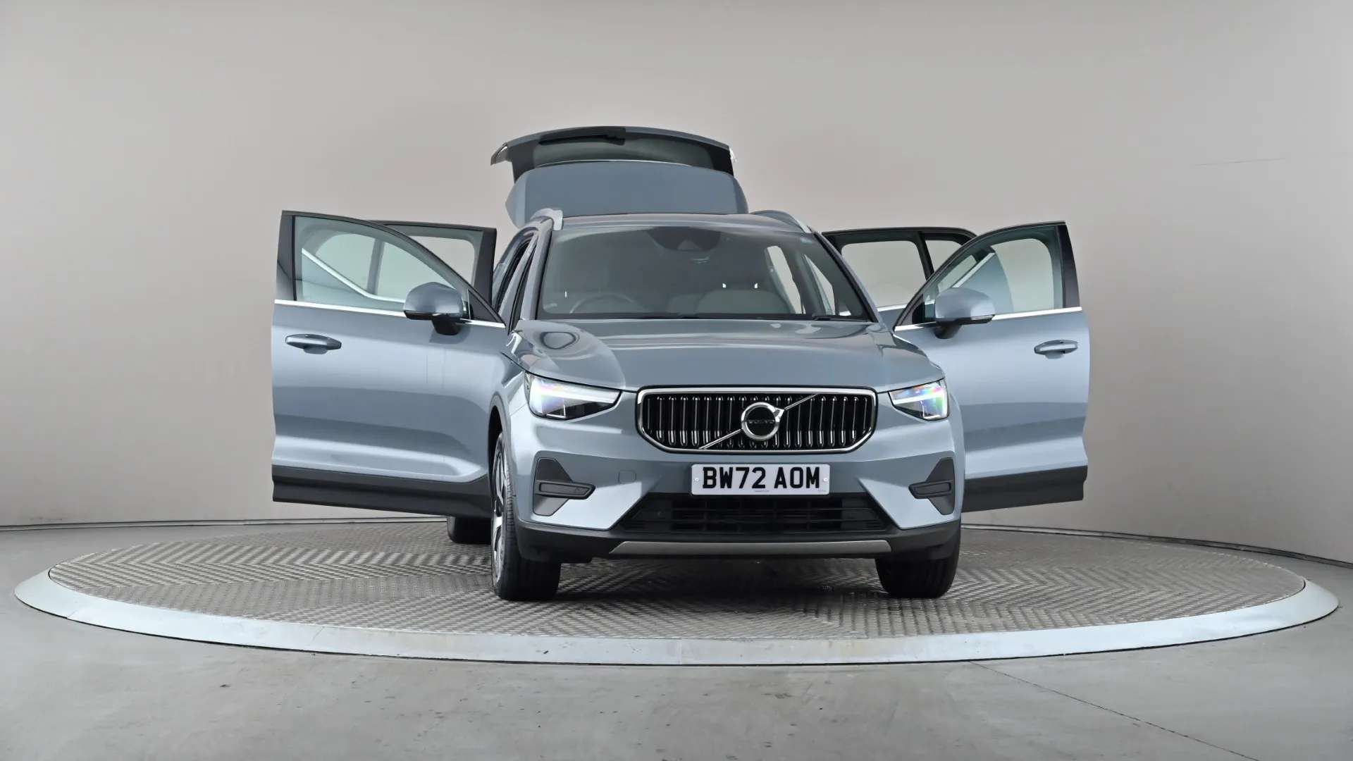 2023 VOLVO XC40 2023 VOLVO XC40