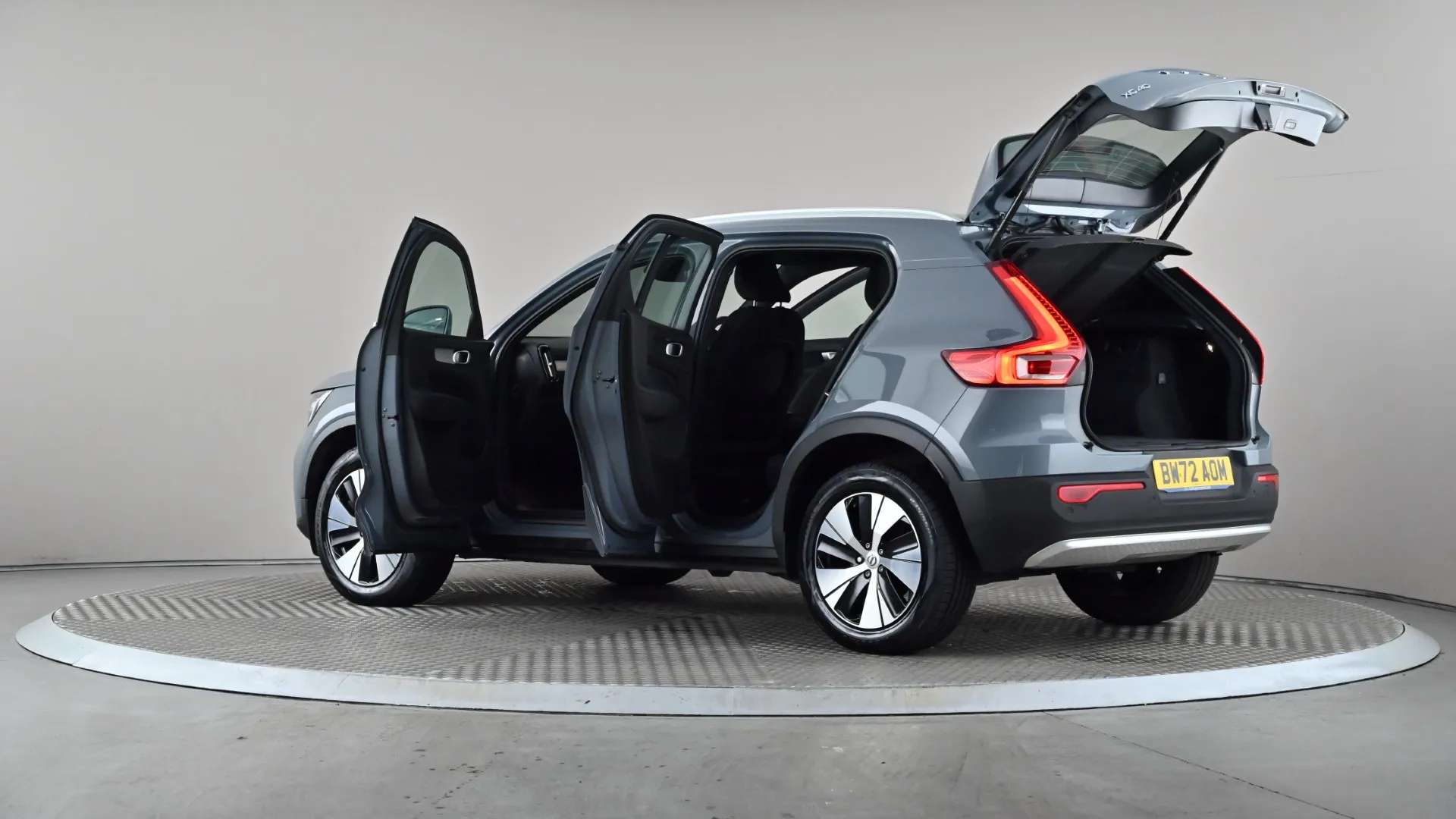 2023 VOLVO XC40 2023 VOLVO XC40