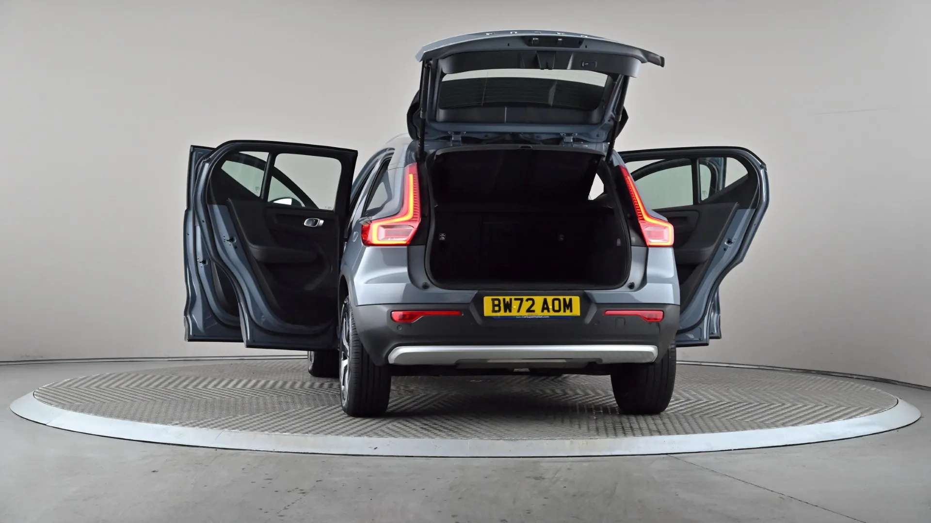 2023 VOLVO XC40 2023 VOLVO XC40