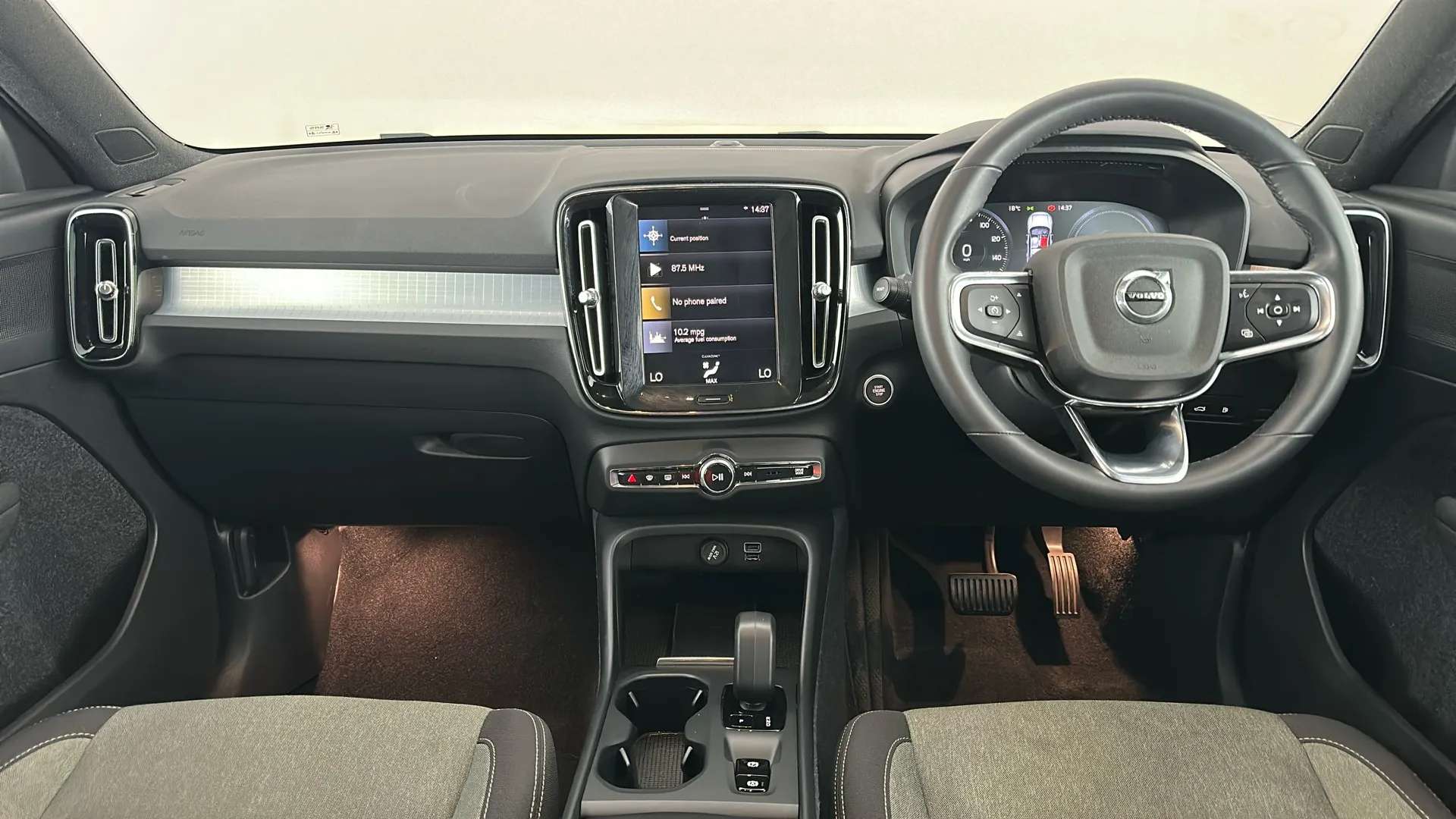 2023 VOLVO XC40 2023 VOLVO XC40