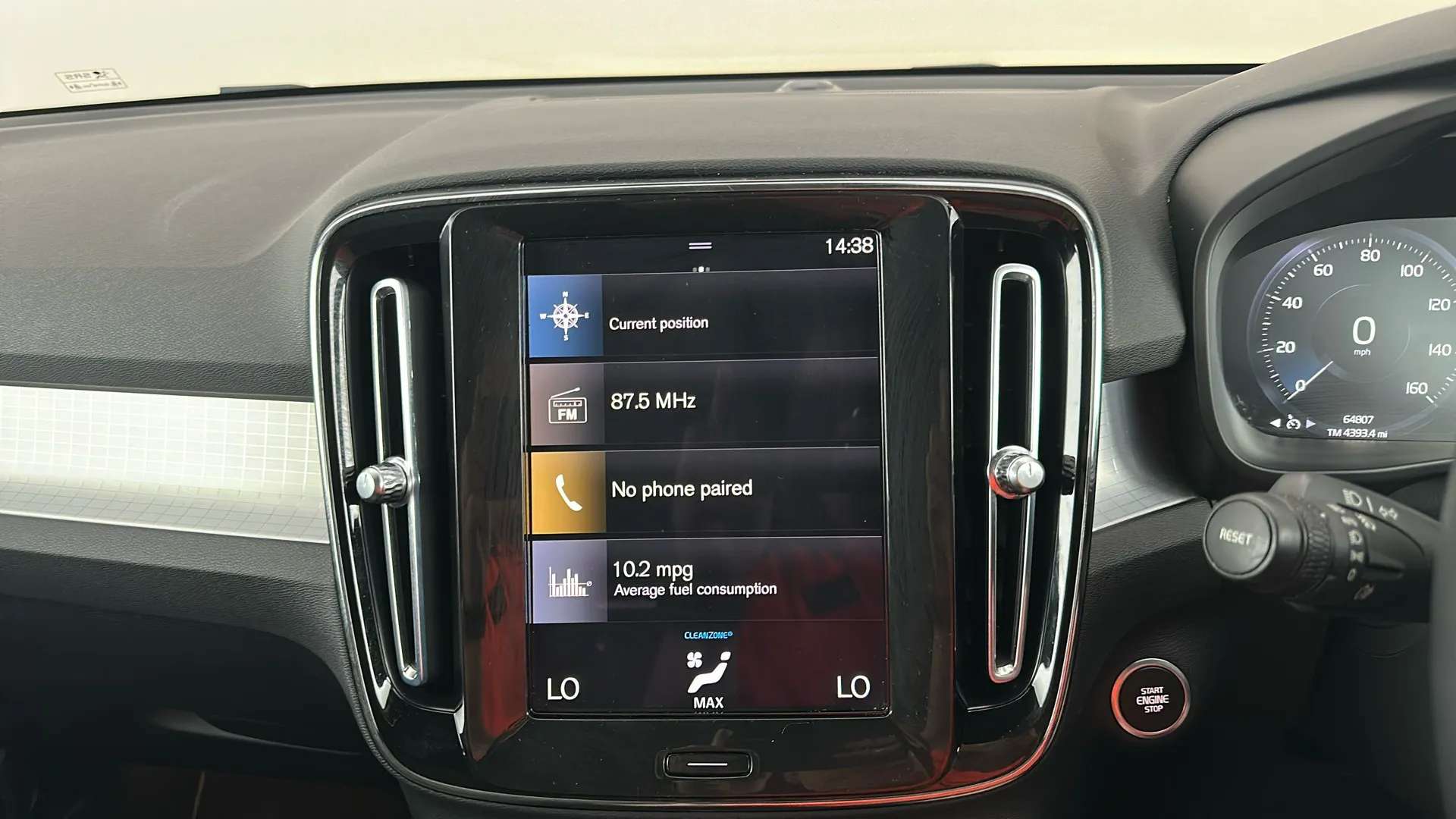 2023 VOLVO XC40 2023 VOLVO XC40