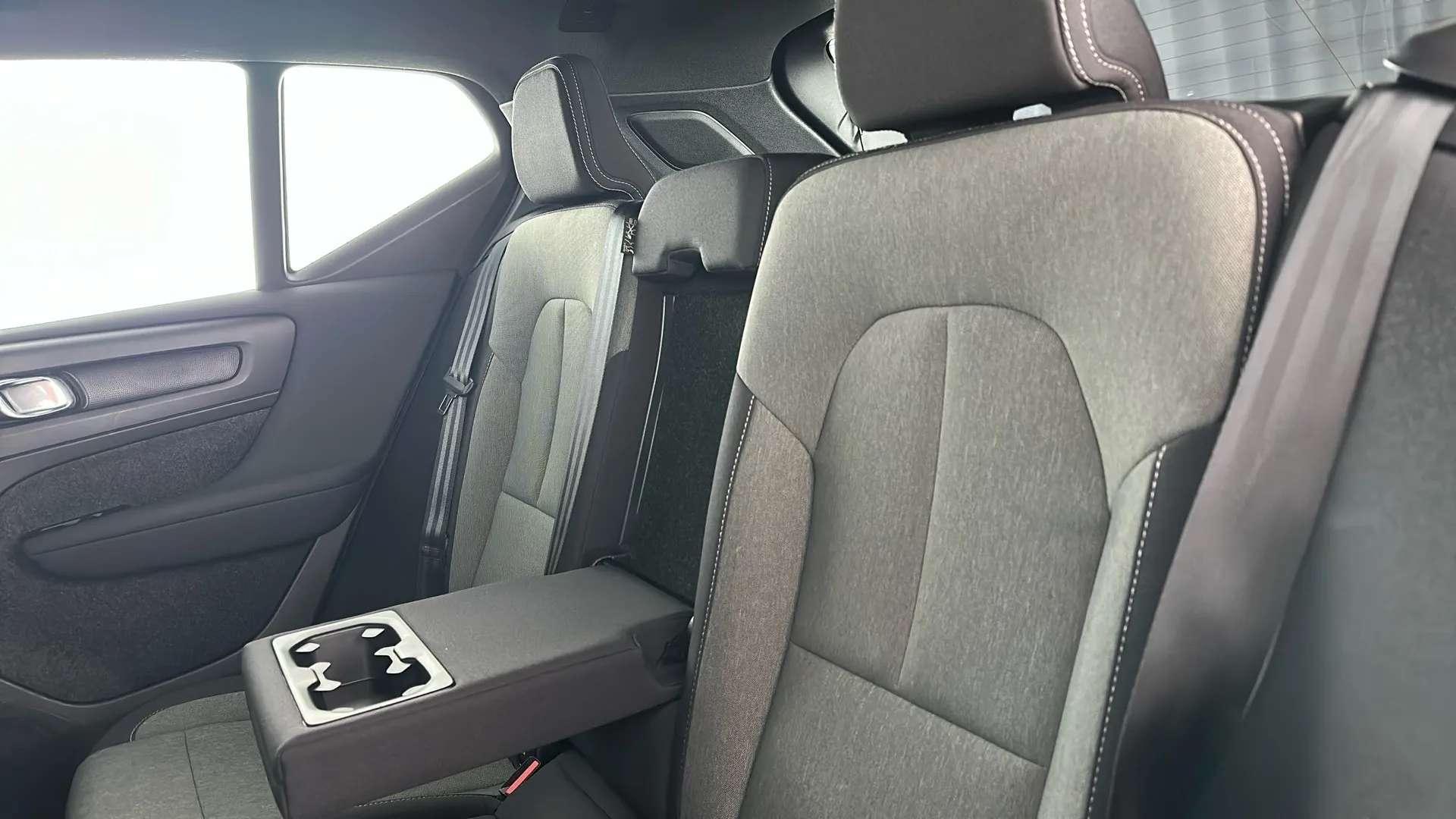 2023 VOLVO XC40 2023 VOLVO XC40