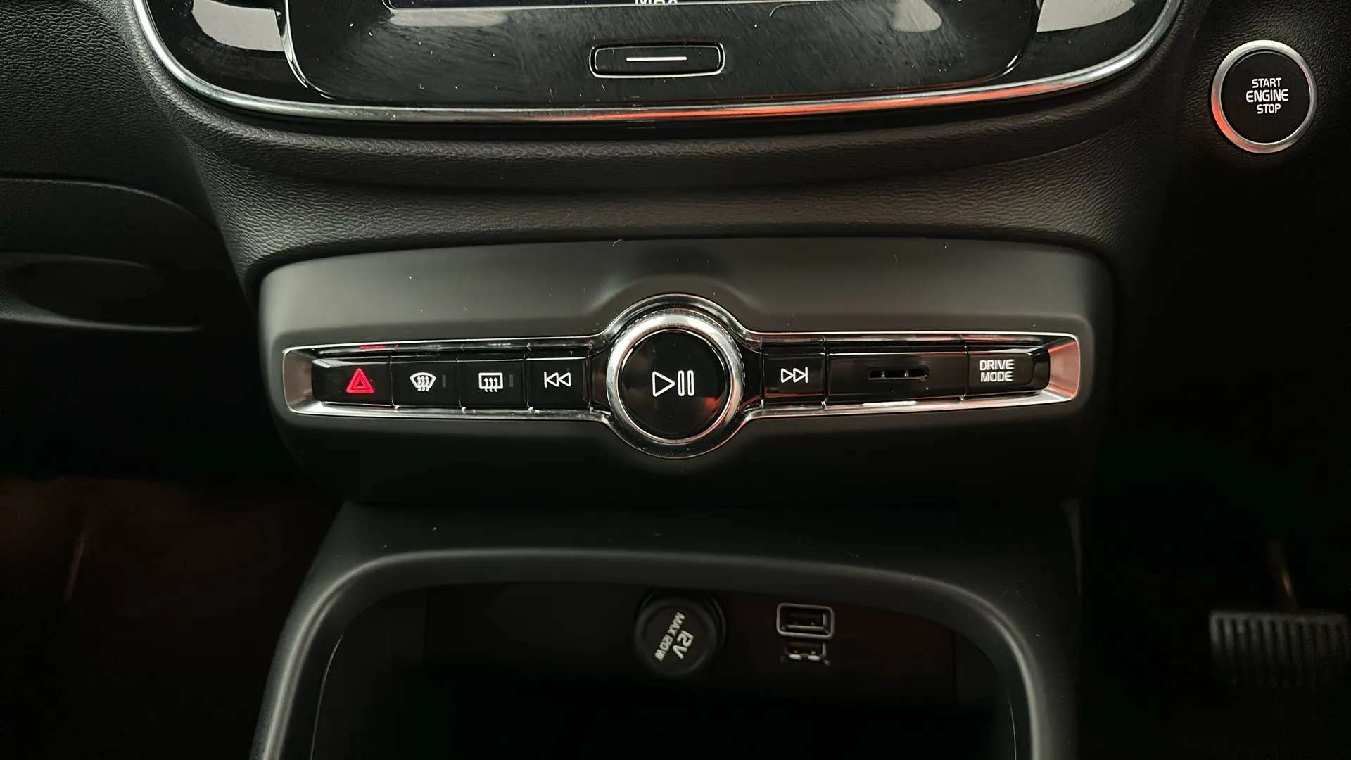 2023 VOLVO XC40 2023 VOLVO XC40