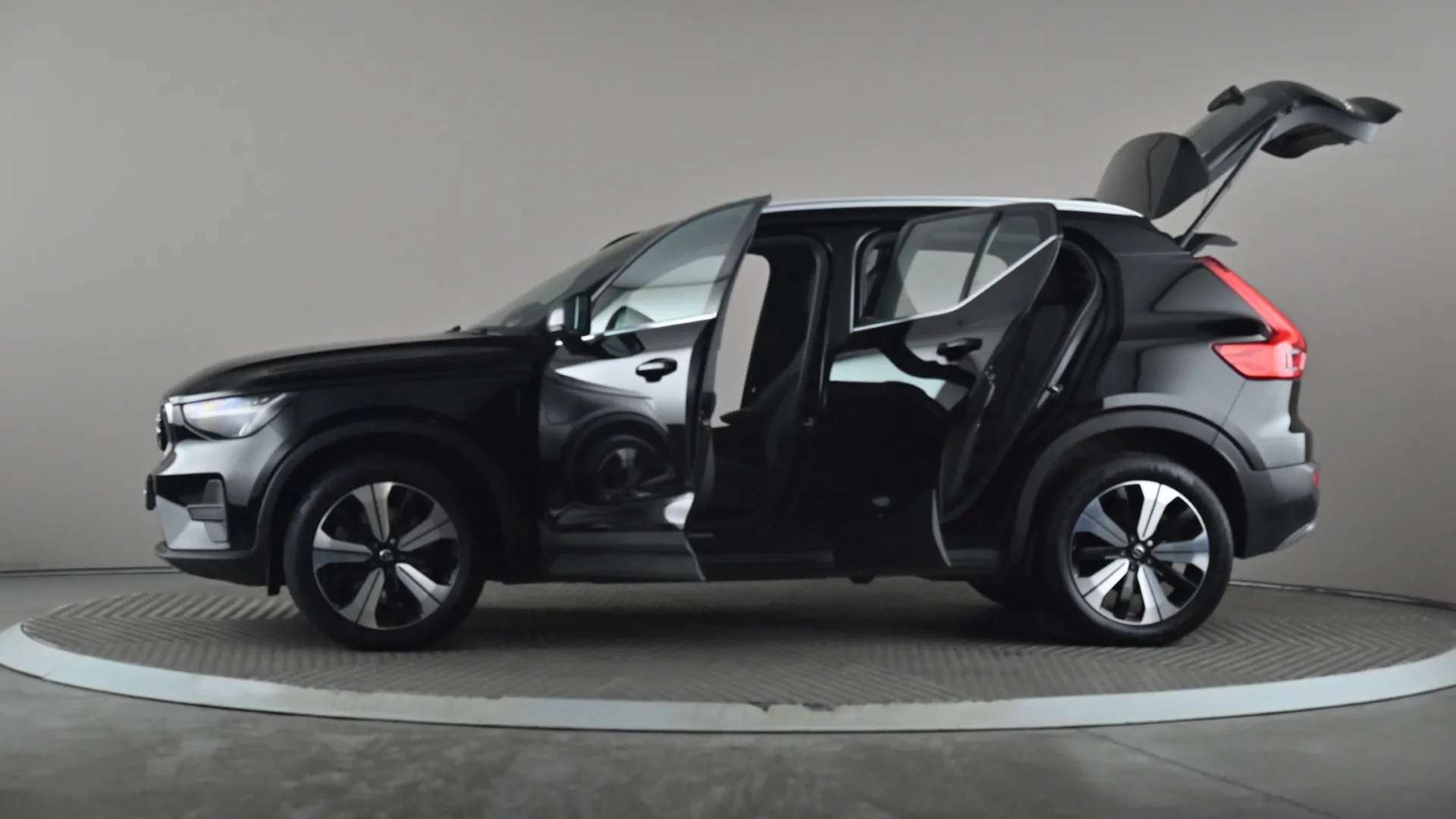 2022 VOLVO XC40 2022 VOLVO XC40