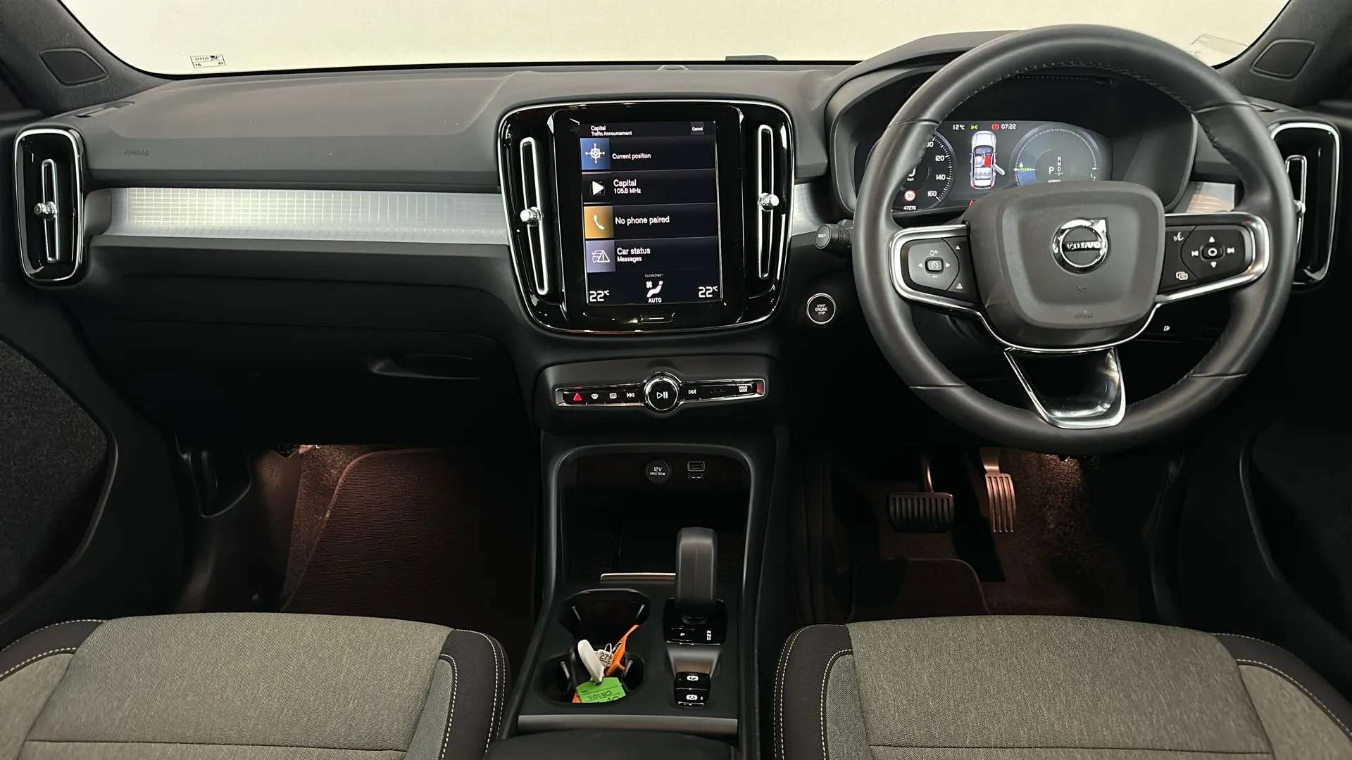 2022 VOLVO XC40 2022 VOLVO XC40