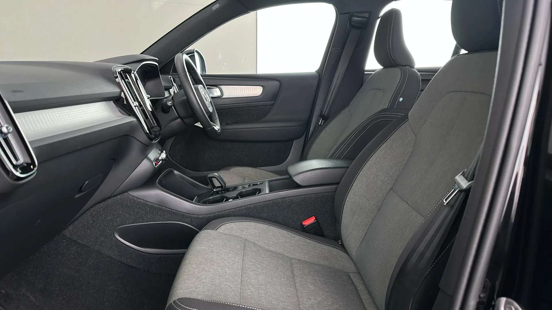 2022 VOLVO XC40 2022 VOLVO XC40