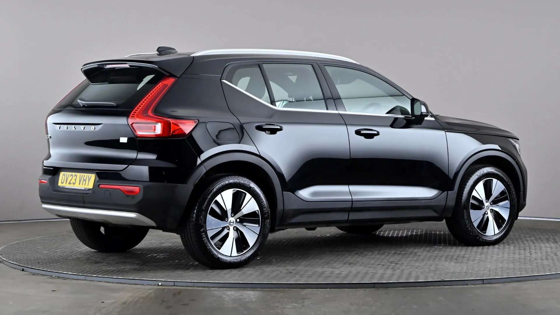 2023 VOLVO XC40 2023 VOLVO XC40