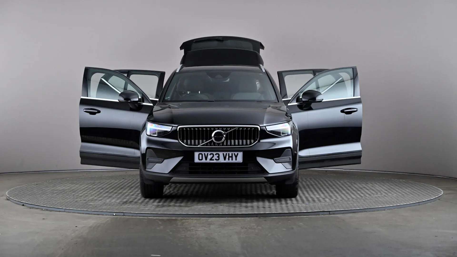 2023 VOLVO XC40 2023 VOLVO XC40