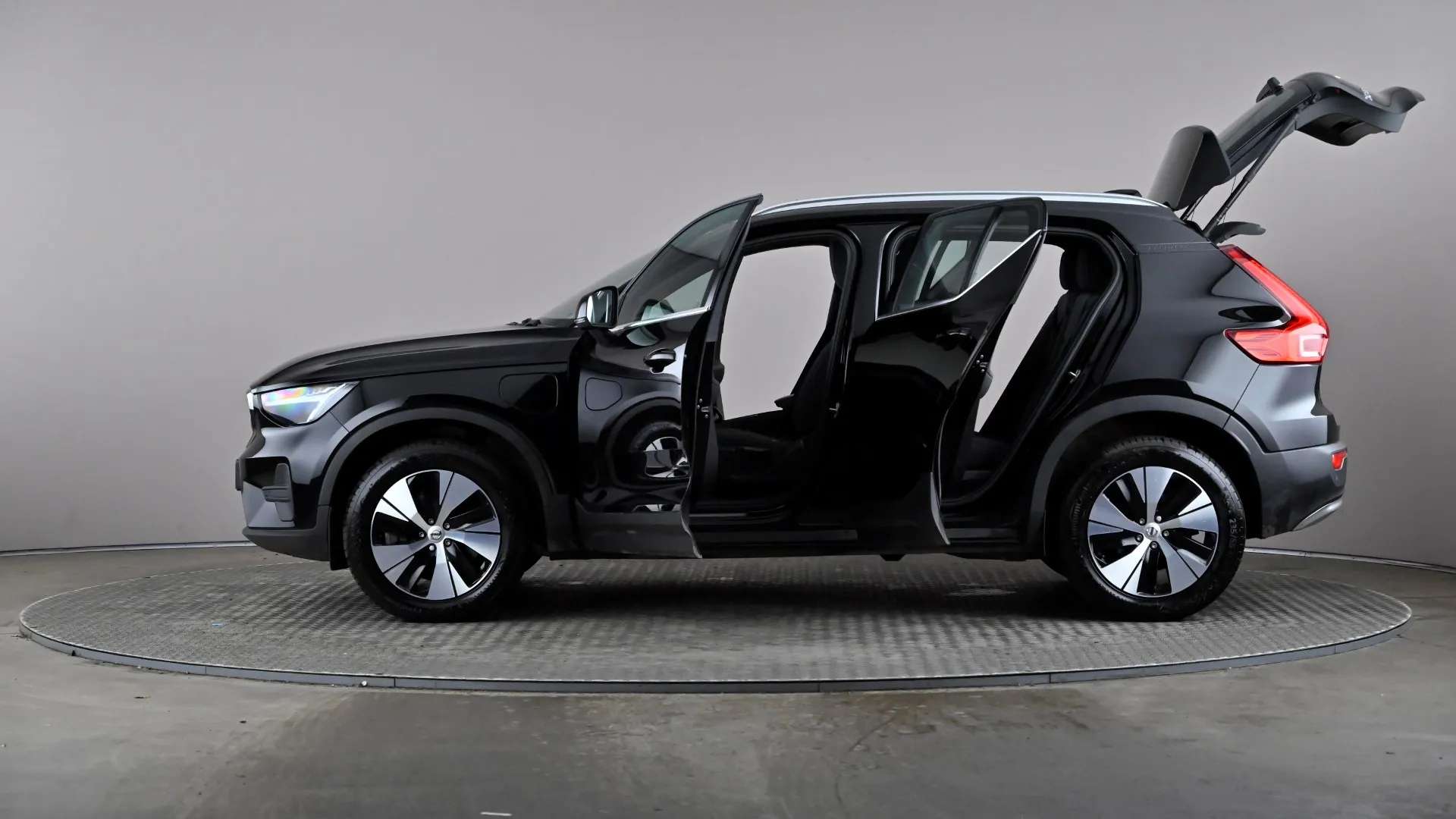 2023 VOLVO XC40 2023 VOLVO XC40