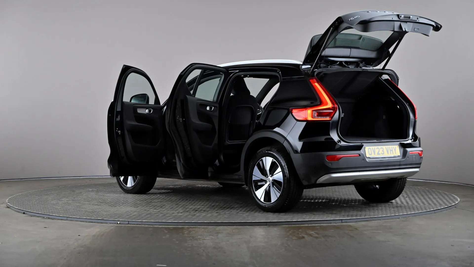 2023 VOLVO XC40 2023 VOLVO XC40