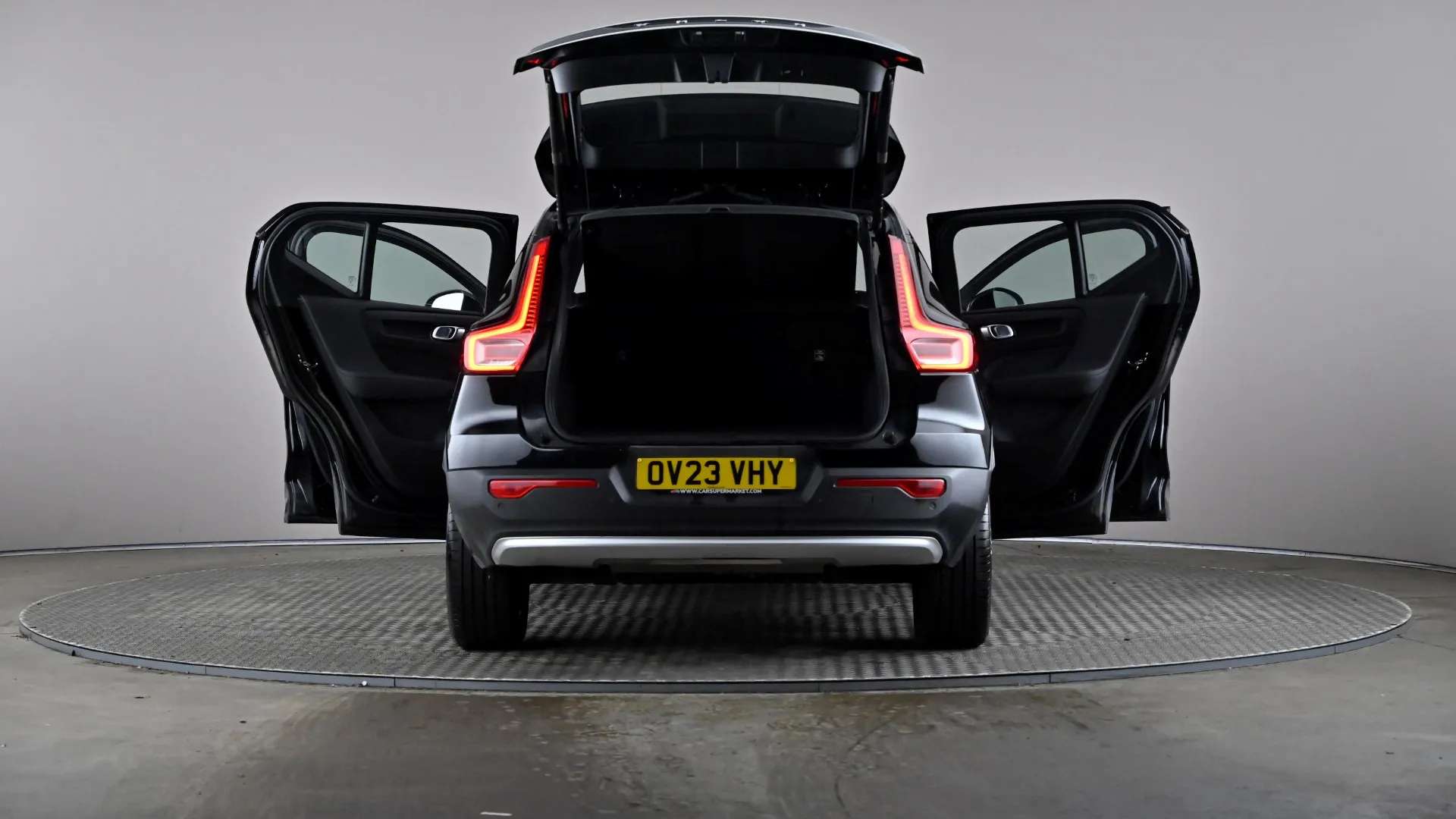 2023 VOLVO XC40 2023 VOLVO XC40