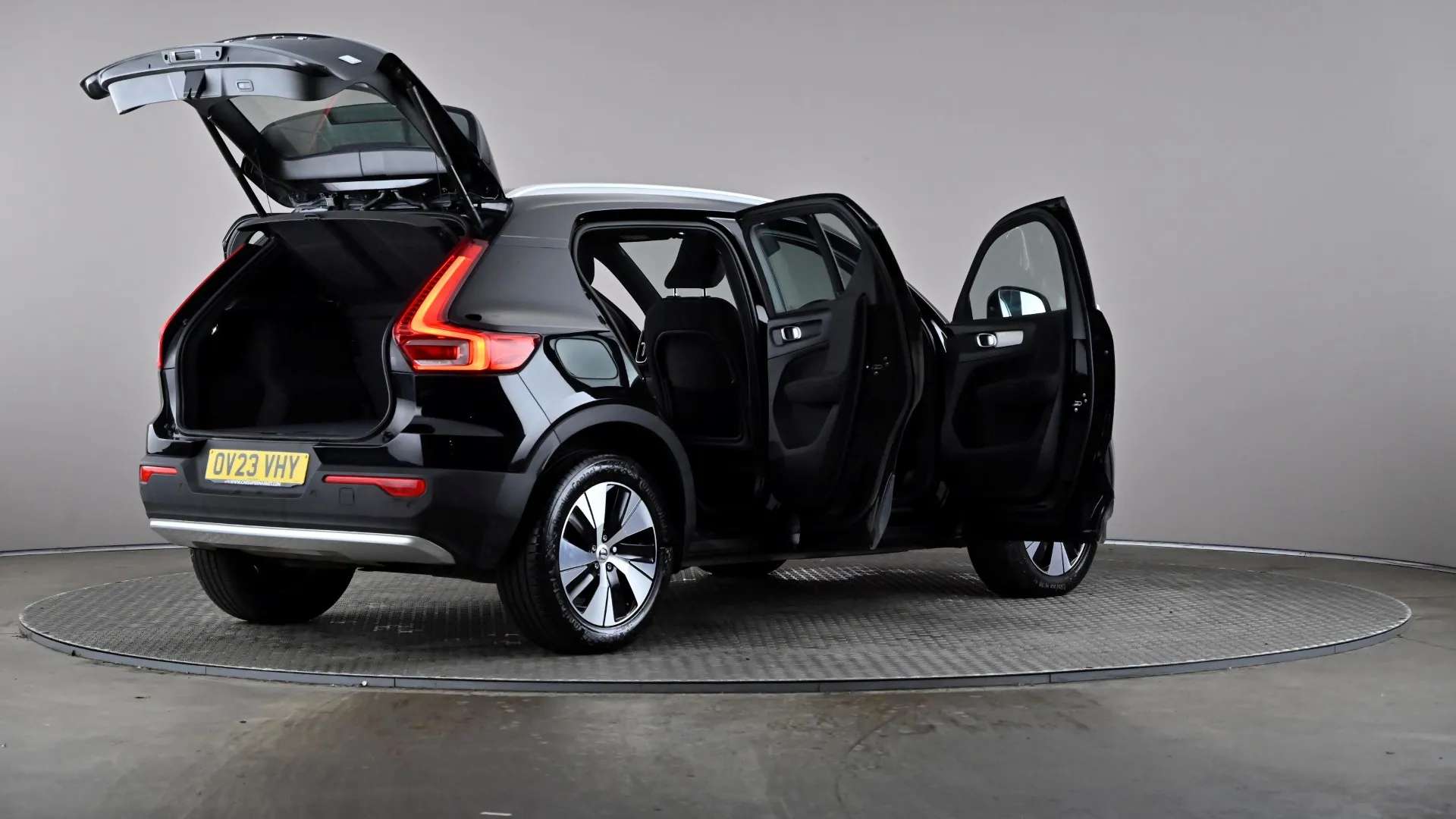 2023 VOLVO XC40 2023 VOLVO XC40