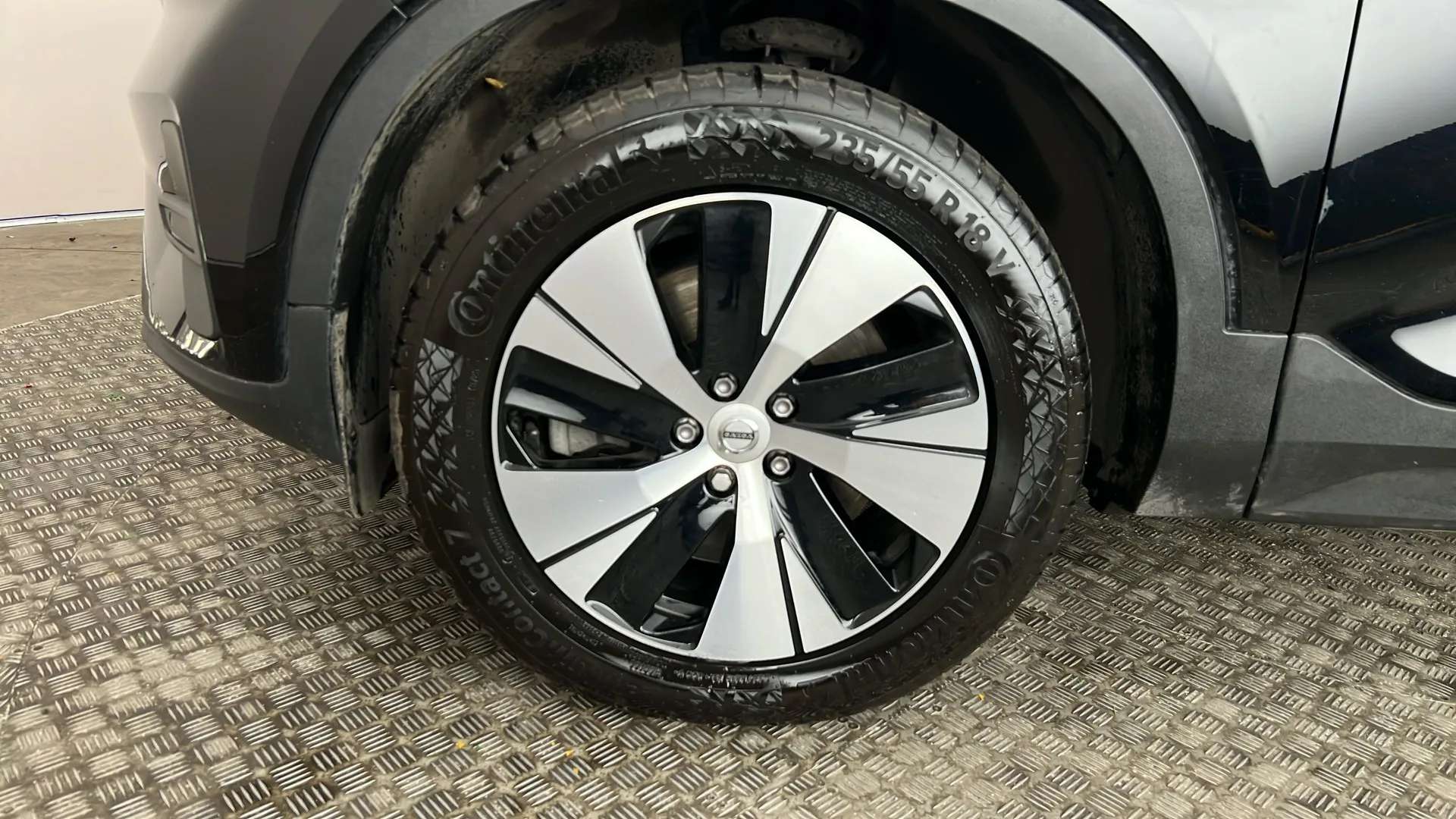 2023 VOLVO XC40 2023 VOLVO XC40
