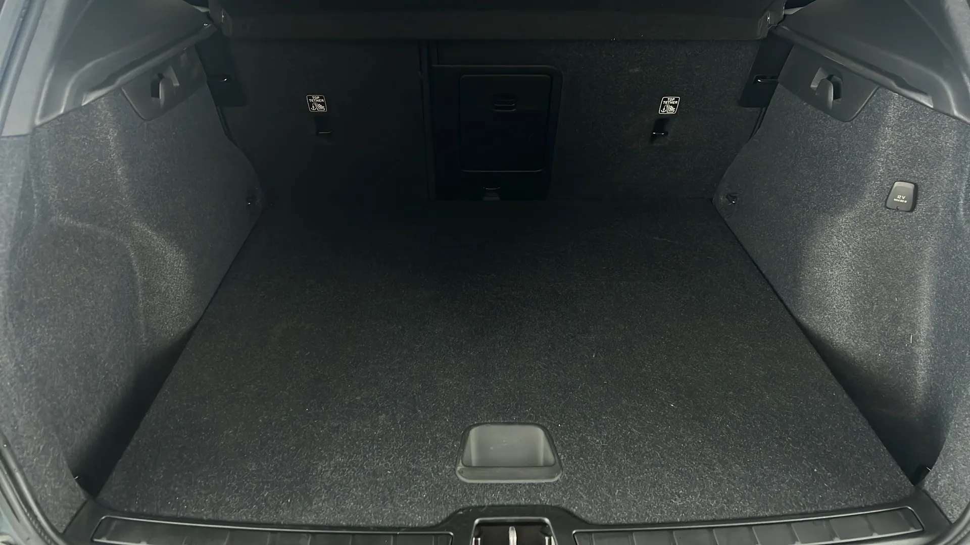 2023 VOLVO XC40 2023 VOLVO XC40
