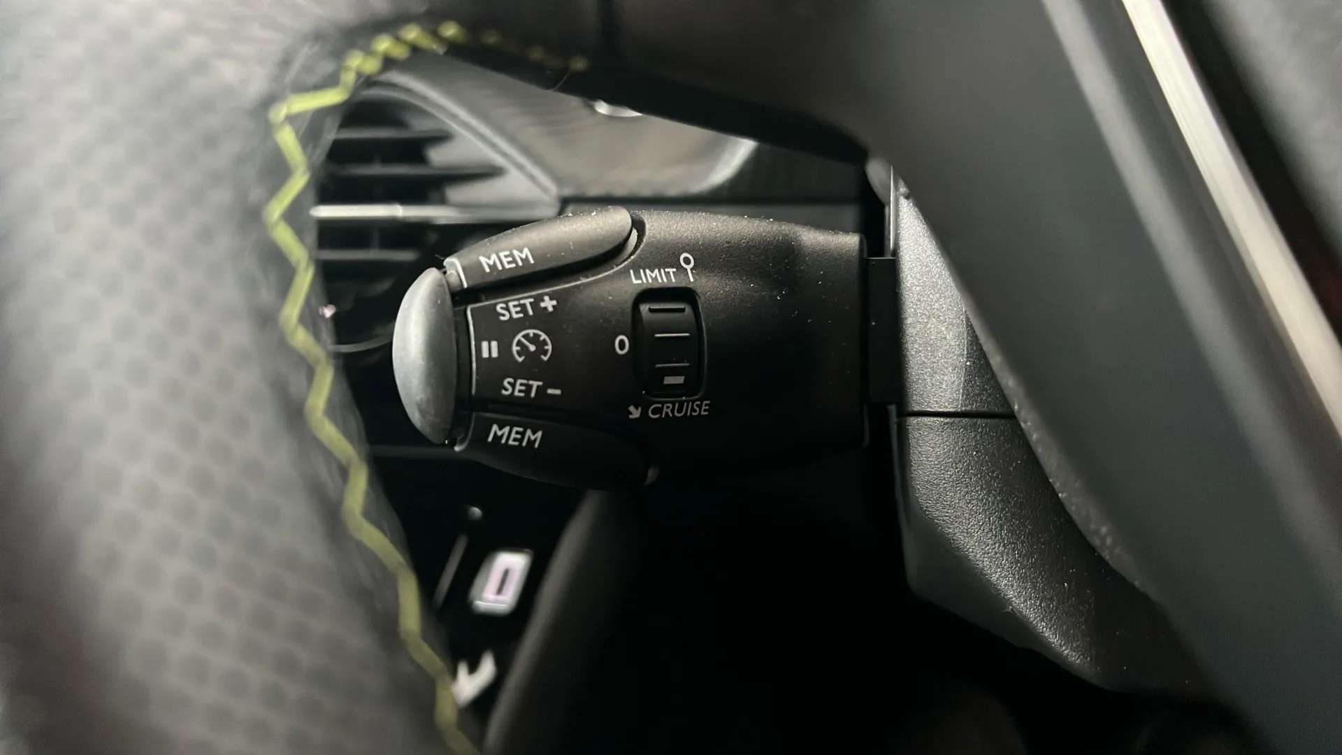 0 PEUGEOT 208 0 PEUGEOT 208