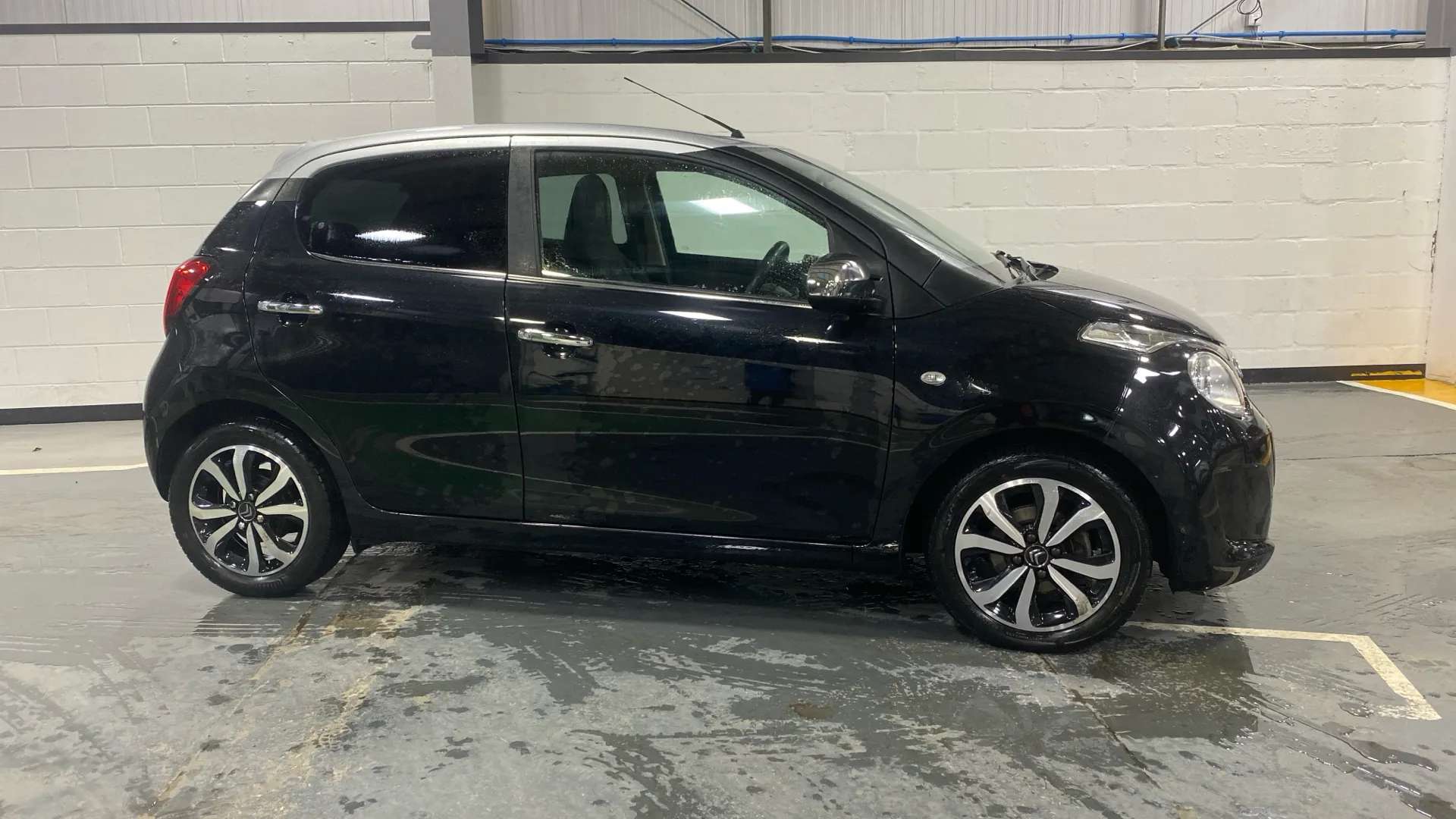 A 2017 CITROEN C1 1.2 PureTech Flair A 2017 CITROEN C1 1.2 PureTech Flair