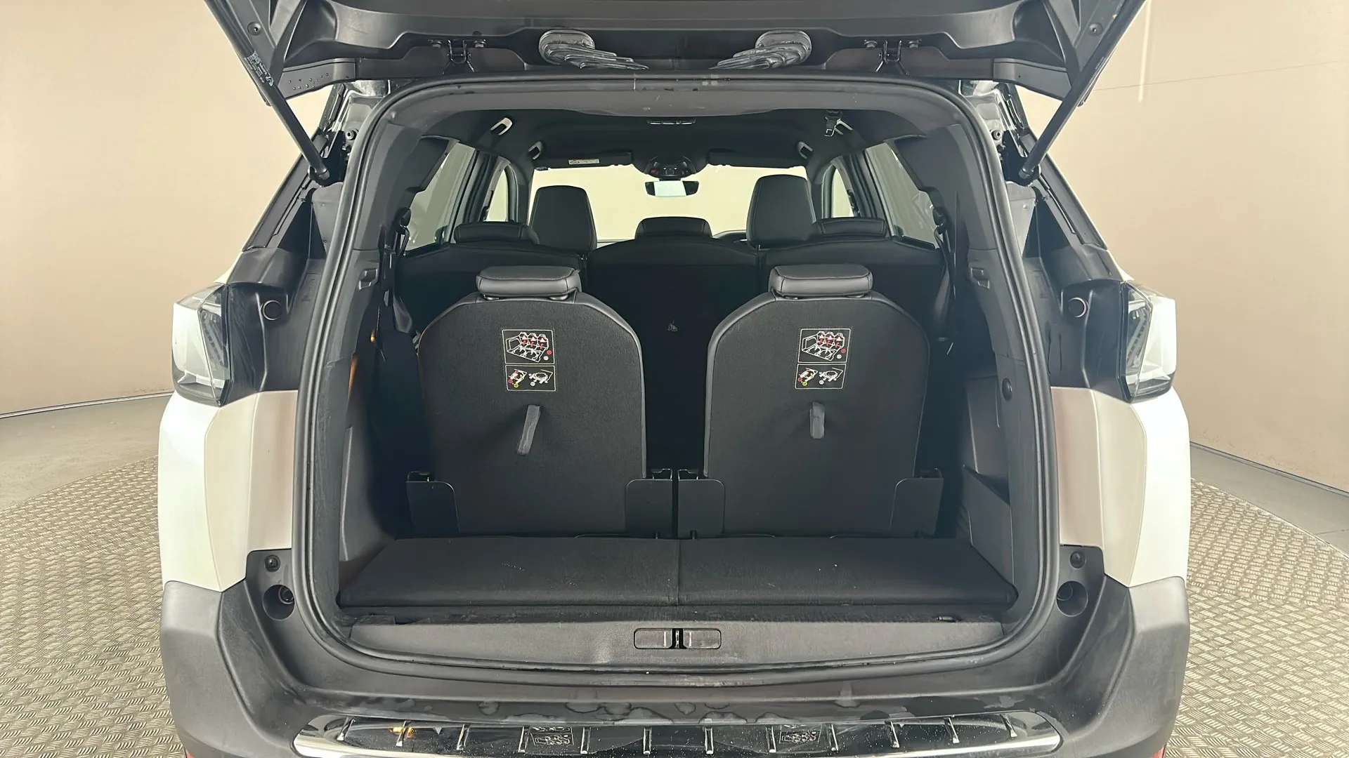 2023 PEUGEOT 5008 2023 PEUGEOT 5008