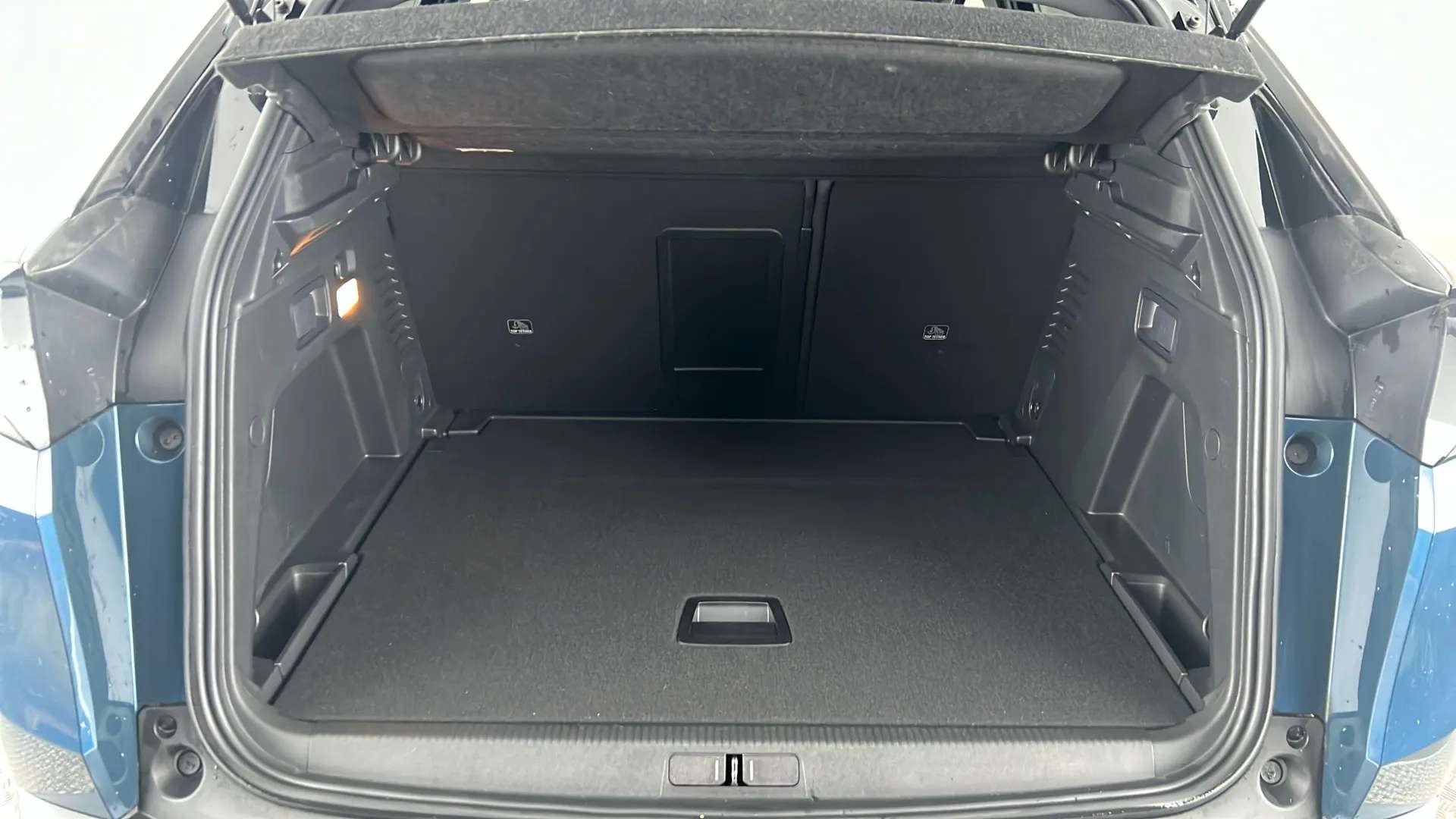 2023 PEUGEOT 3008 2023 PEUGEOT 3008