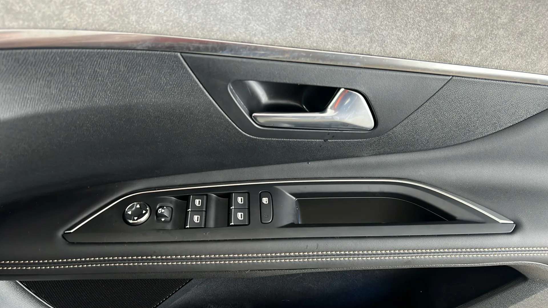 2023 PEUGEOT 3008 2023 PEUGEOT 3008