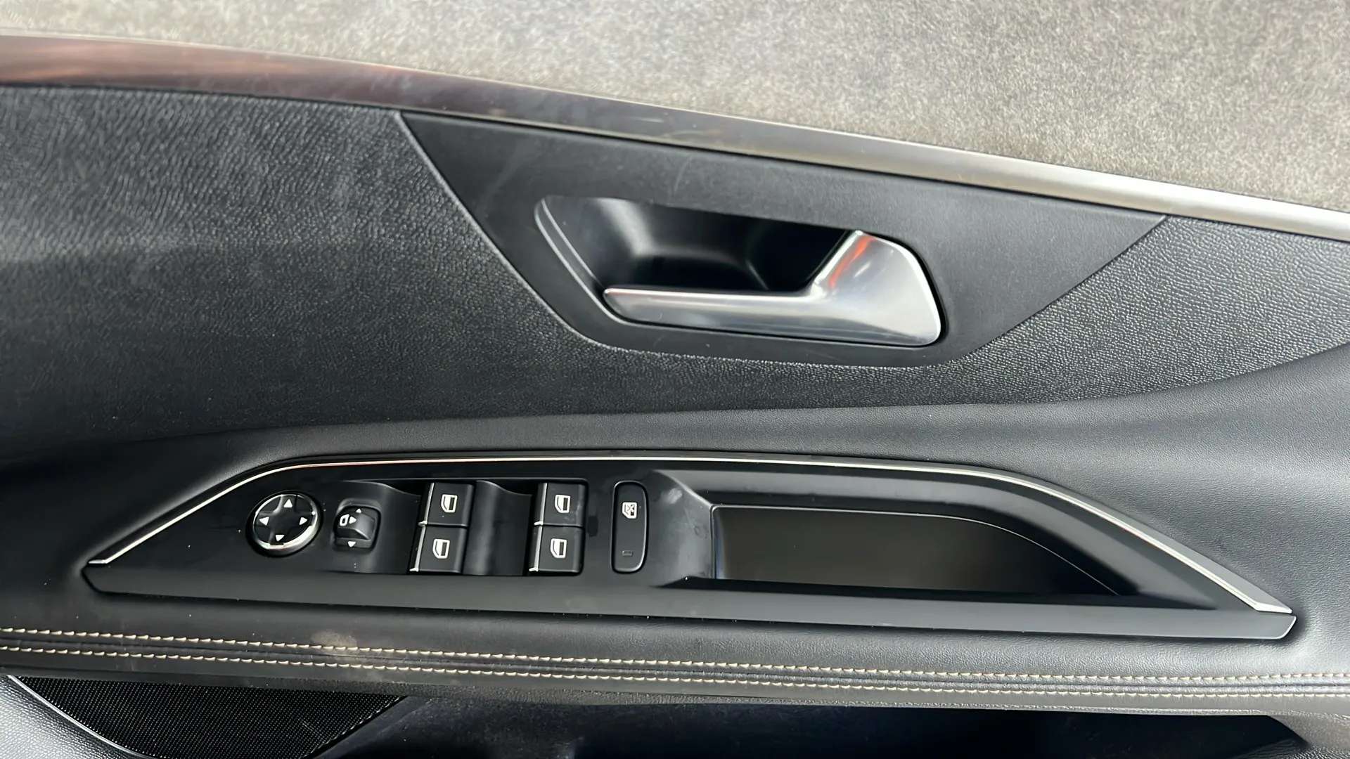 2023 PEUGEOT 5008 2023 PEUGEOT 5008