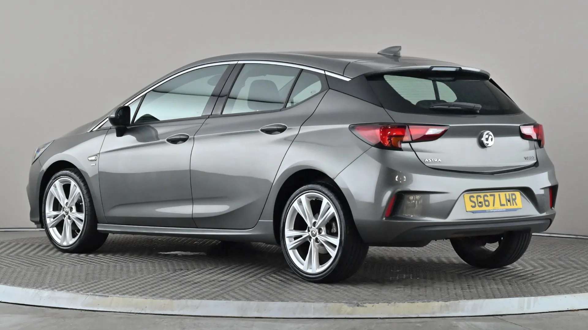 A 2017 VAUXHALL ASTRA 1.4T 16V 150 SRi Vx-line Nav A 2017 VAUXHALL ASTRA 1.4T 16V 150 SRi Vx-line Nav