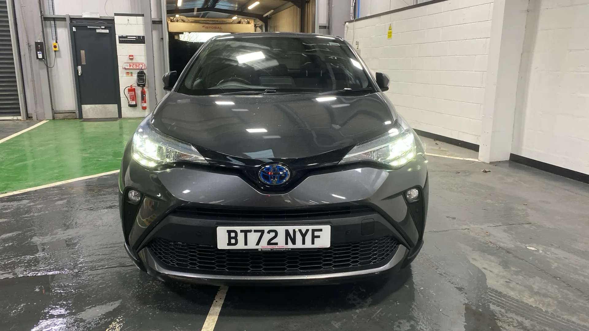 A 2022 TOYOTA C-HR 2.0 Hybrid Design CVT A 2022 TOYOTA C-HR 2.0 Hybrid Design CVT