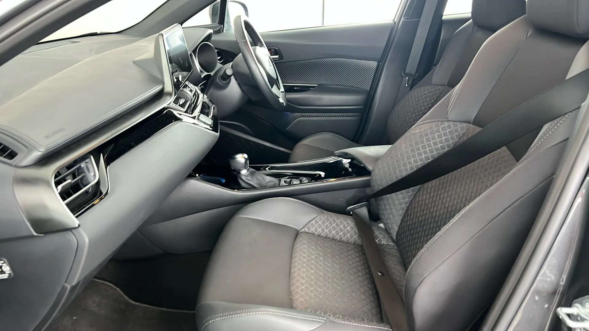2023 TOYOTA C-HR 2023 TOYOTA C-HR