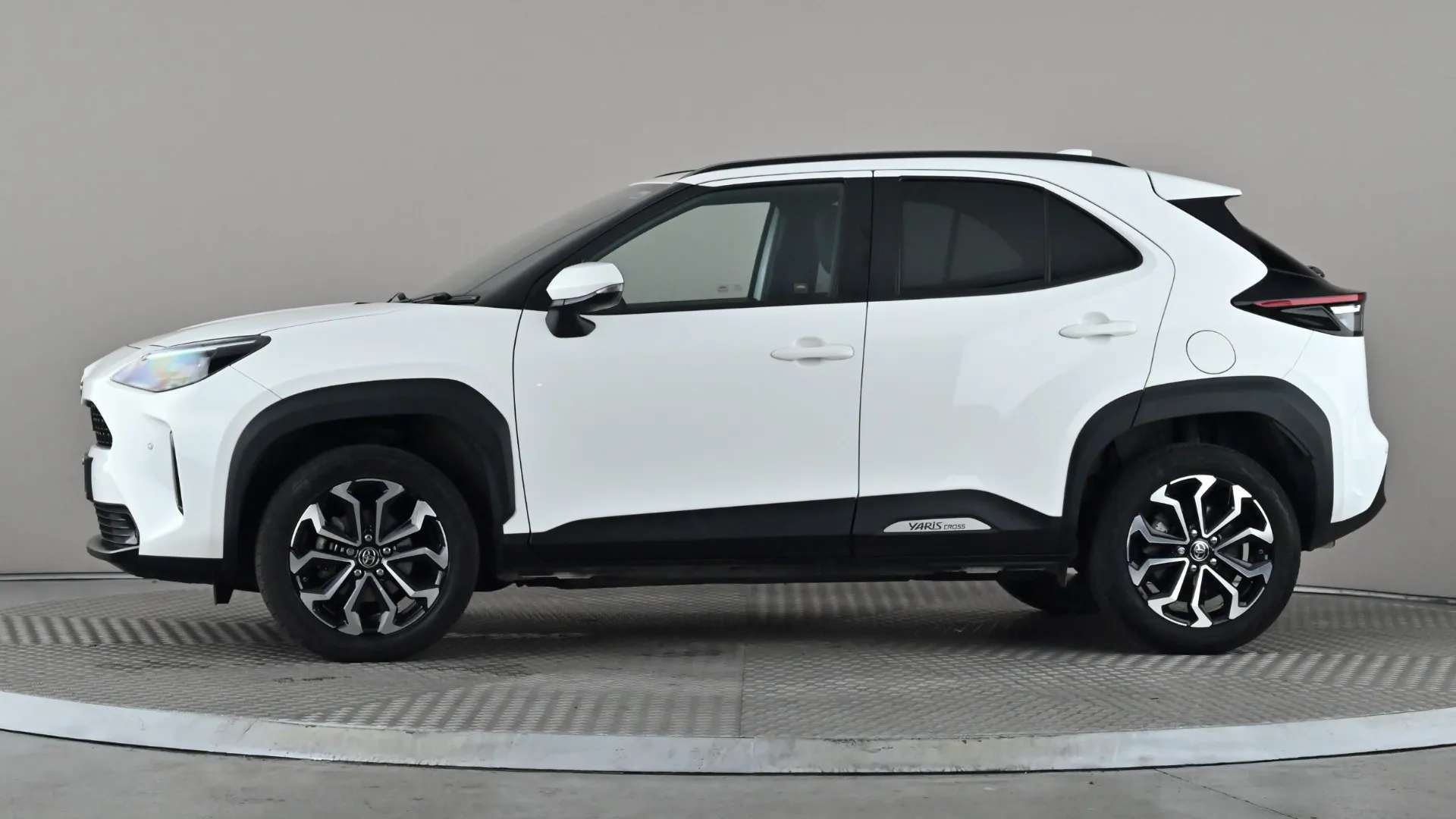 A 2023 TOYOTA YARIS CROSS 1.5 Hybrid Design CVT A 2023 TOYOTA YARIS CROSS 1.5 Hybrid Design CVT