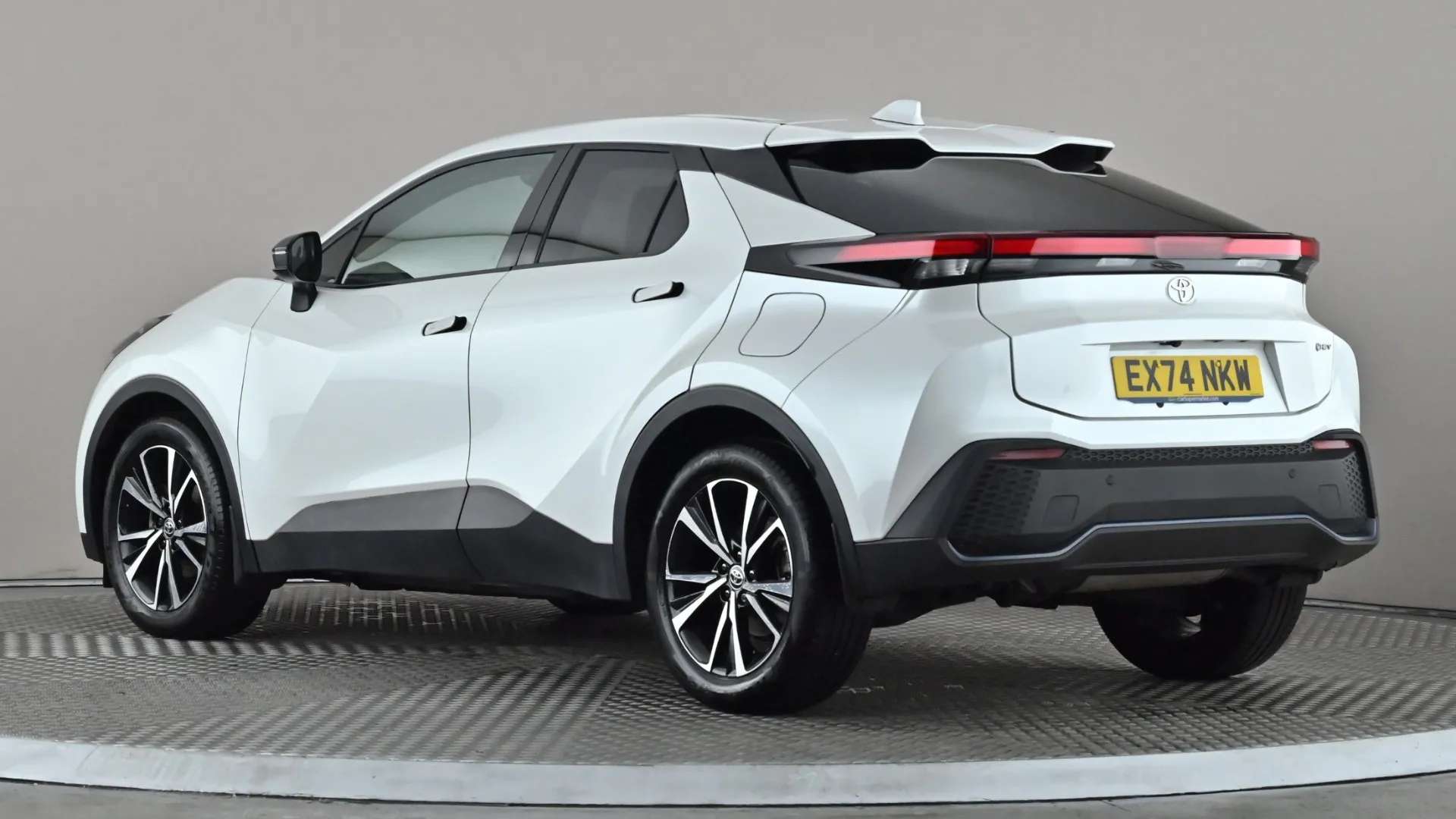 A 2024 TOYOTA C-HR 1.8 Hybrid Design CVT A 2024 TOYOTA C-HR 1.8 Hybrid Design CVT