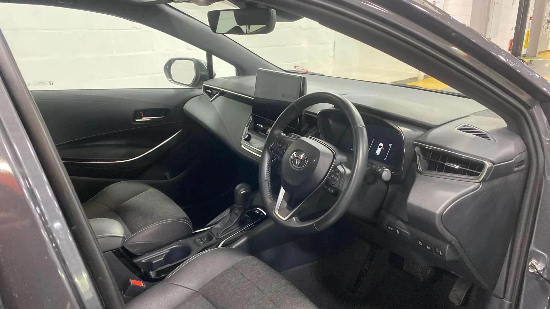 A 2023 TOYOTA COROLLA 1.8 Hybrid Design CVT A 2023 TOYOTA COROLLA 1.8 Hybrid Design CVT