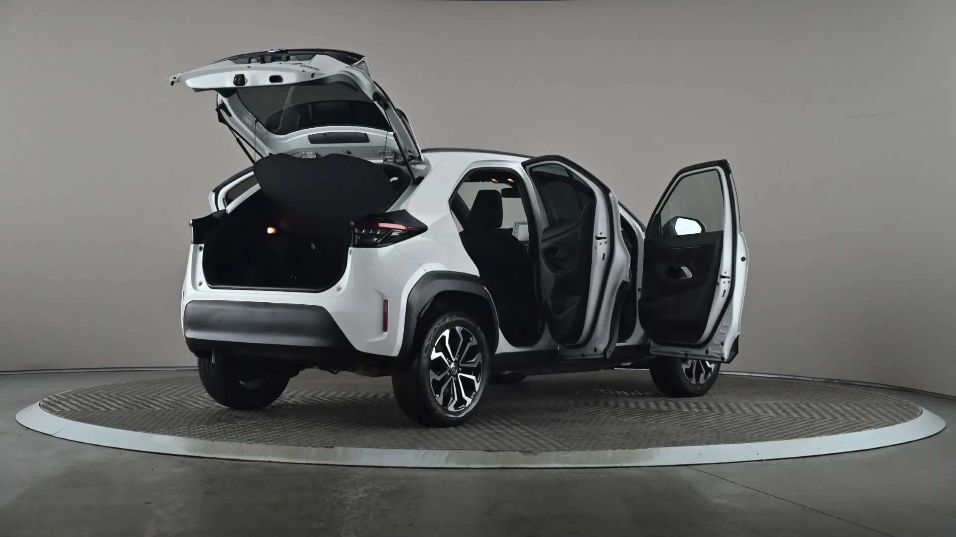 2023 TOYOTA YARIS CROSS 2023 TOYOTA YARIS CROSS