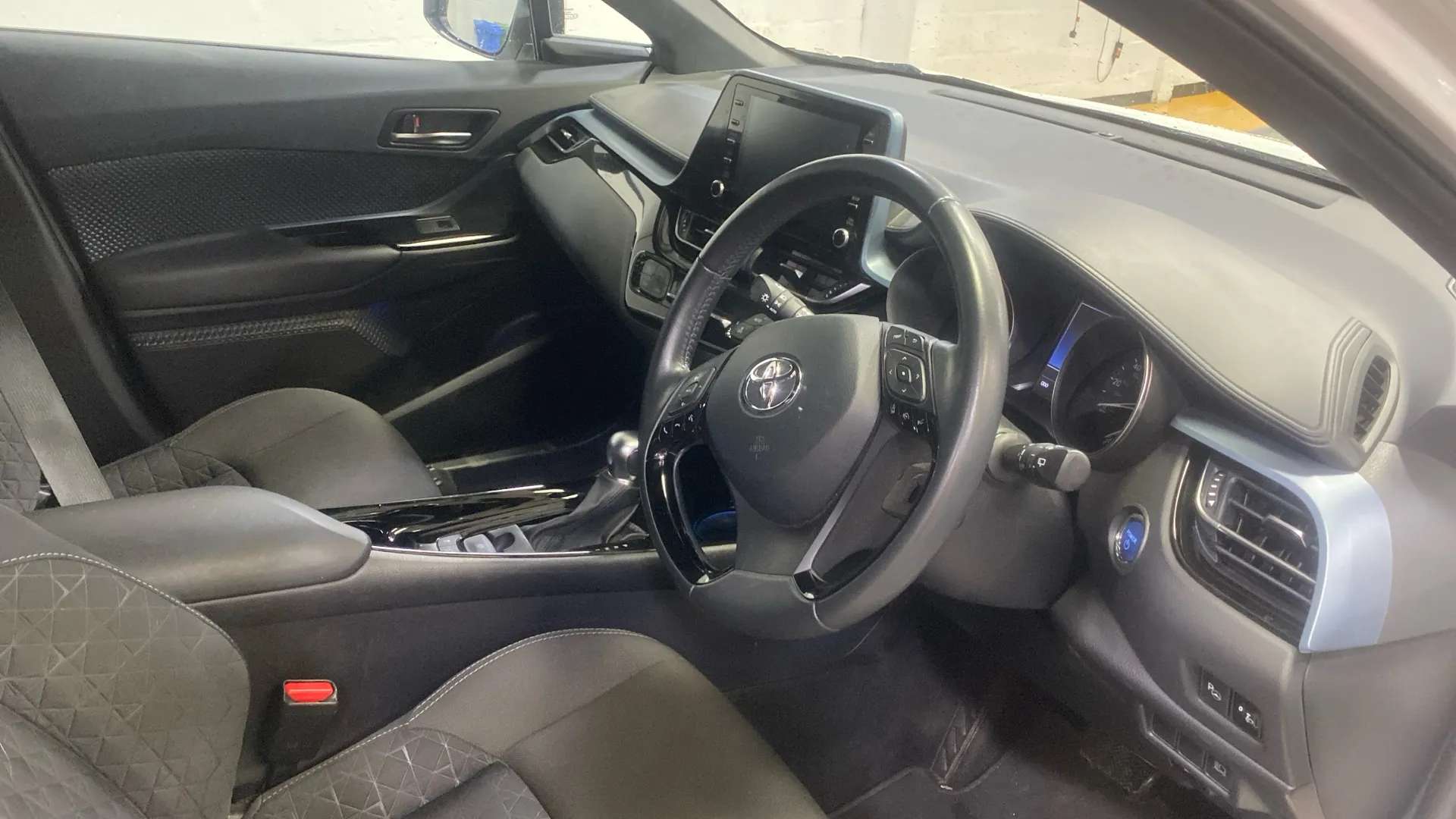 A 2022 TOYOTA C-HR 1.8 Hybrid Design CVT A 2022 TOYOTA C-HR 1.8 Hybrid Design CVT