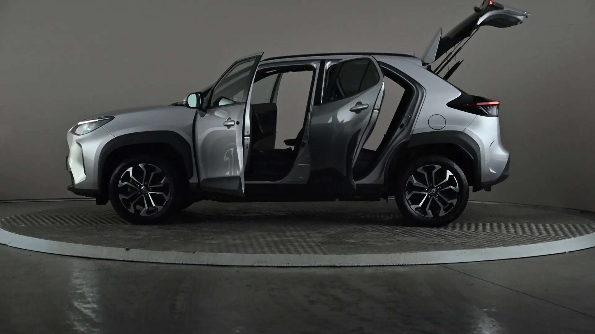 2023 TOYOTA YARIS CROSS 2023 TOYOTA YARIS CROSS