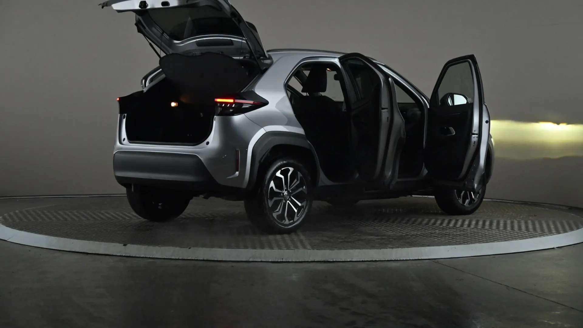 2023 TOYOTA YARIS CROSS 2023 TOYOTA YARIS CROSS