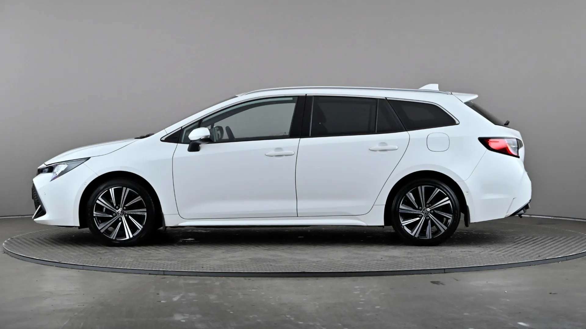 A 2022 TOYOTA COROLLA 2.0 VVT-i Hybrid Design CVT A 2022 TOYOTA COROLLA 2.0 VVT-i Hybrid Design CVT