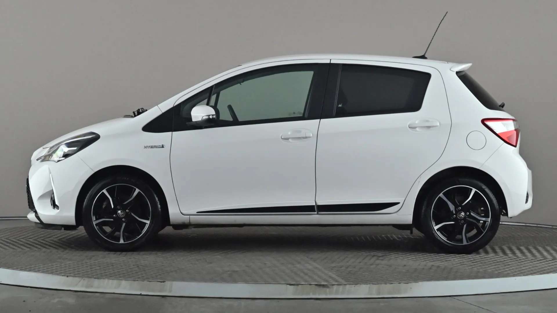 A 2018 TOYOTA YARIS 1.5 Hybrid Design CVT A 2018 TOYOTA YARIS 1.5 Hybrid Design CVT