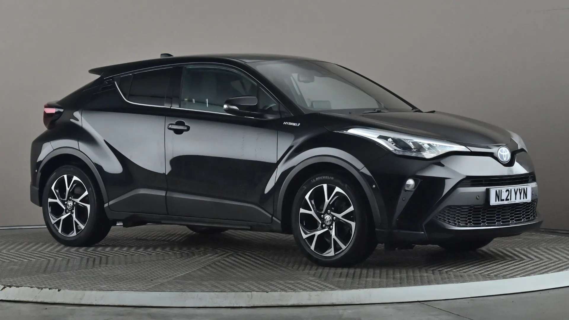 A 2021 TOYOTA C-HR 2.0 Hybrid Design CVT A 2021 TOYOTA C-HR 2.0 Hybrid Design CVT