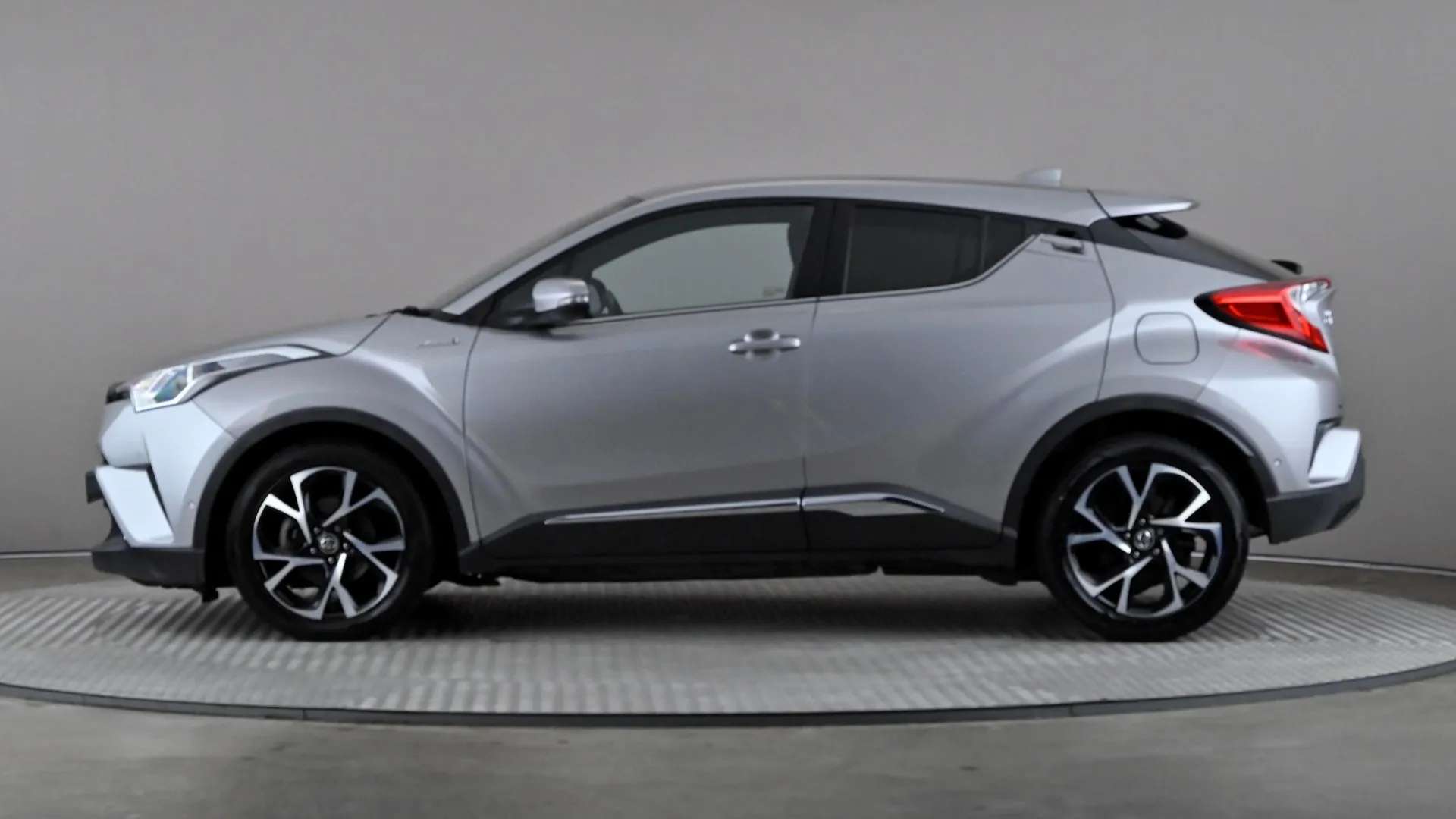 A 2018 TOYOTA C-HR 1.8 Hybrid Design CVT A 2018 TOYOTA C-HR 1.8 Hybrid Design CVT