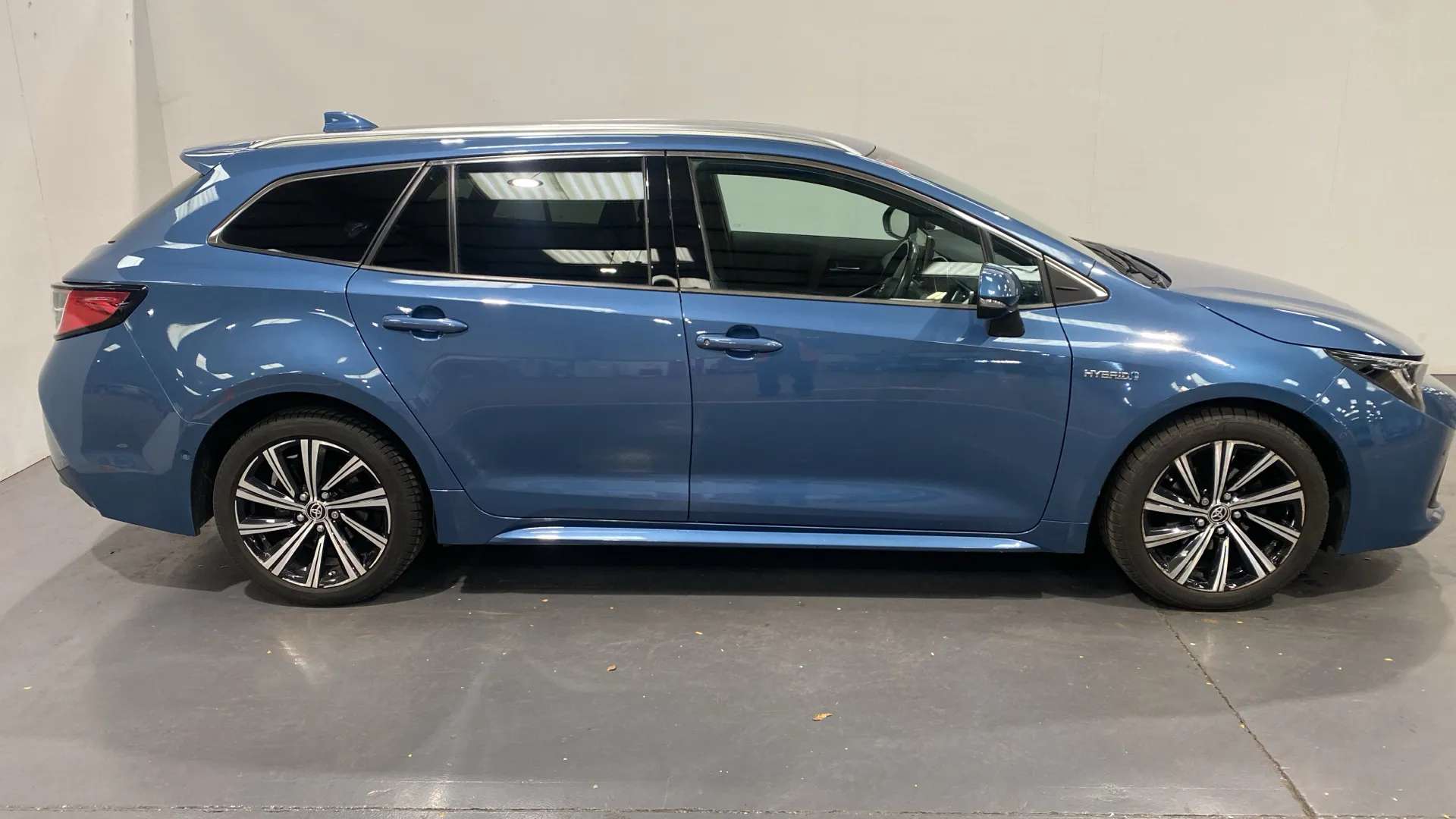 A 2021 TOYOTA COROLLA 1.8 VVT-i Hybrid Design CVT A 2021 TOYOTA COROLLA 1.8 VVT-i Hybrid Design CVT